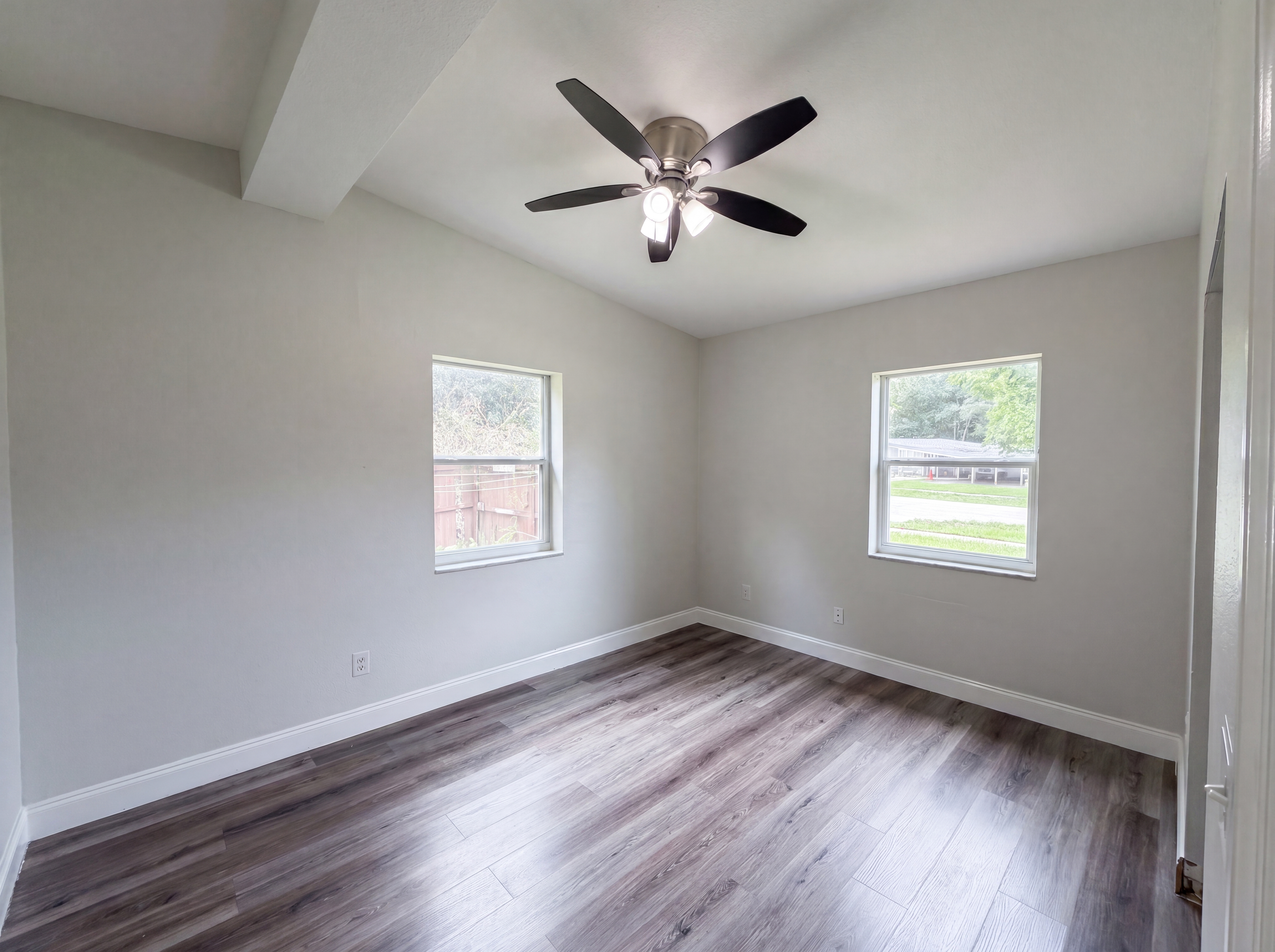Photo 11 of 21 of 1502 Daroca Dr, Deltona, FL