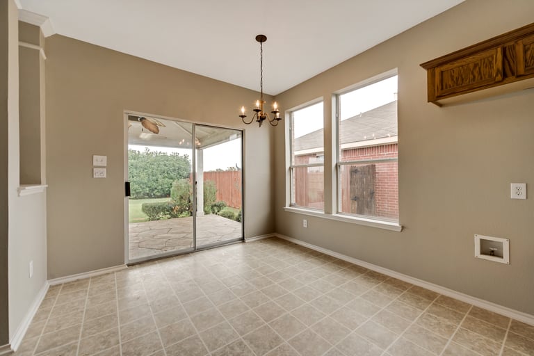 Photo 10 of 27 - 6808 Oak Falls Dr, McKinney, TX 75070