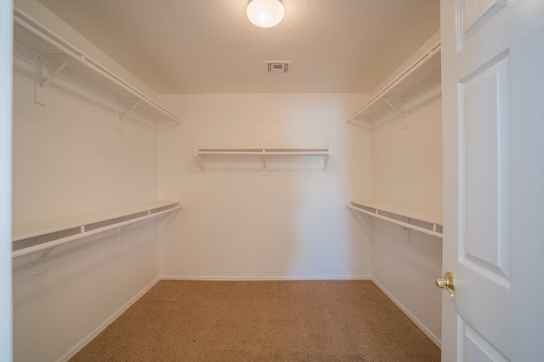Photo 14 of 33 - 16966 W Bradford Way, Surprise, AZ 85374
