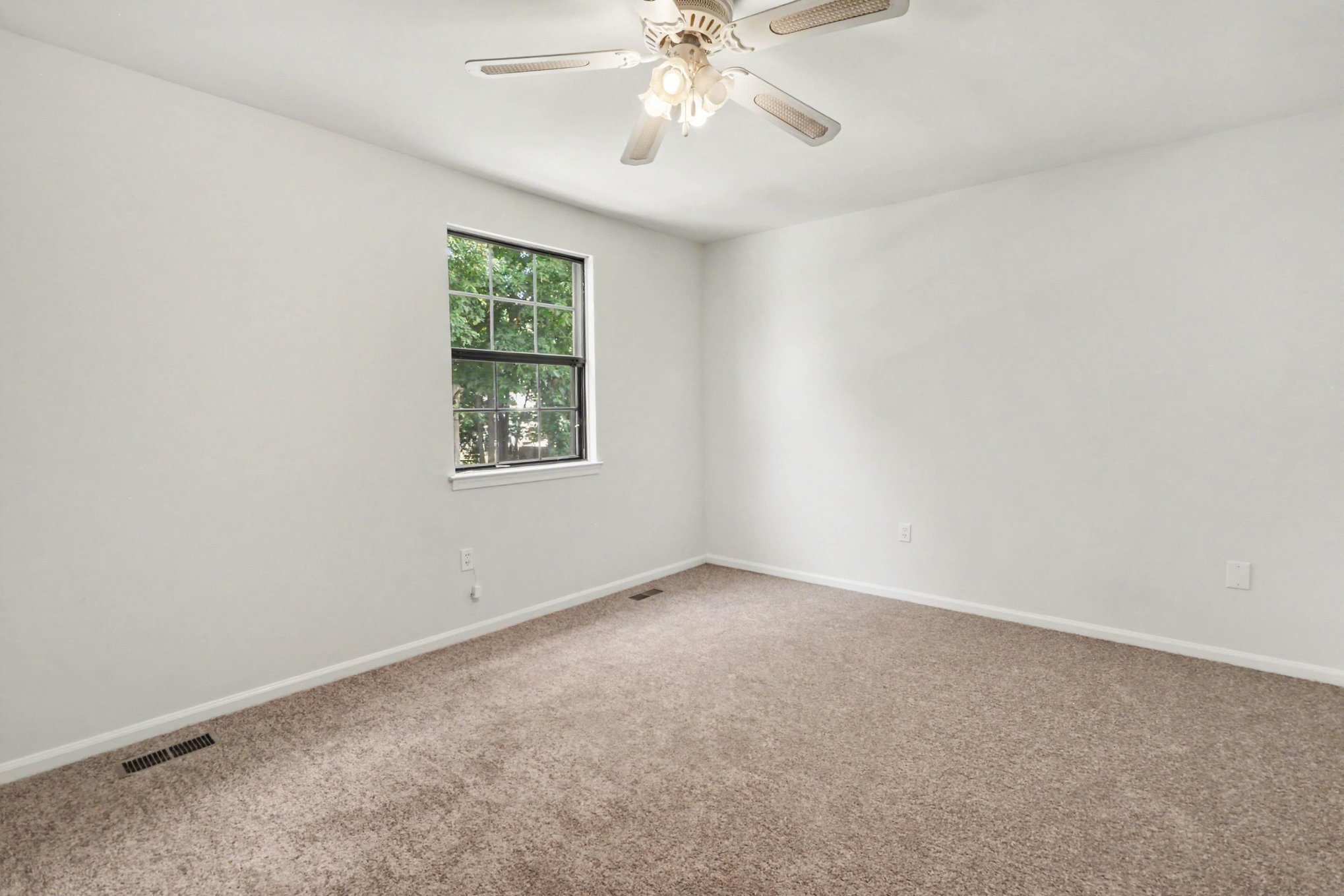 Photo 35 of 54 of 737 Fox Chase Cir, Bear, DE