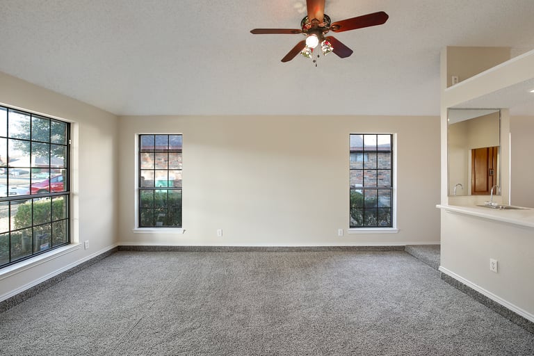 Photo 4 of 31 - 2716 Poplar Spring Rd, Fort Worth, TX 76123