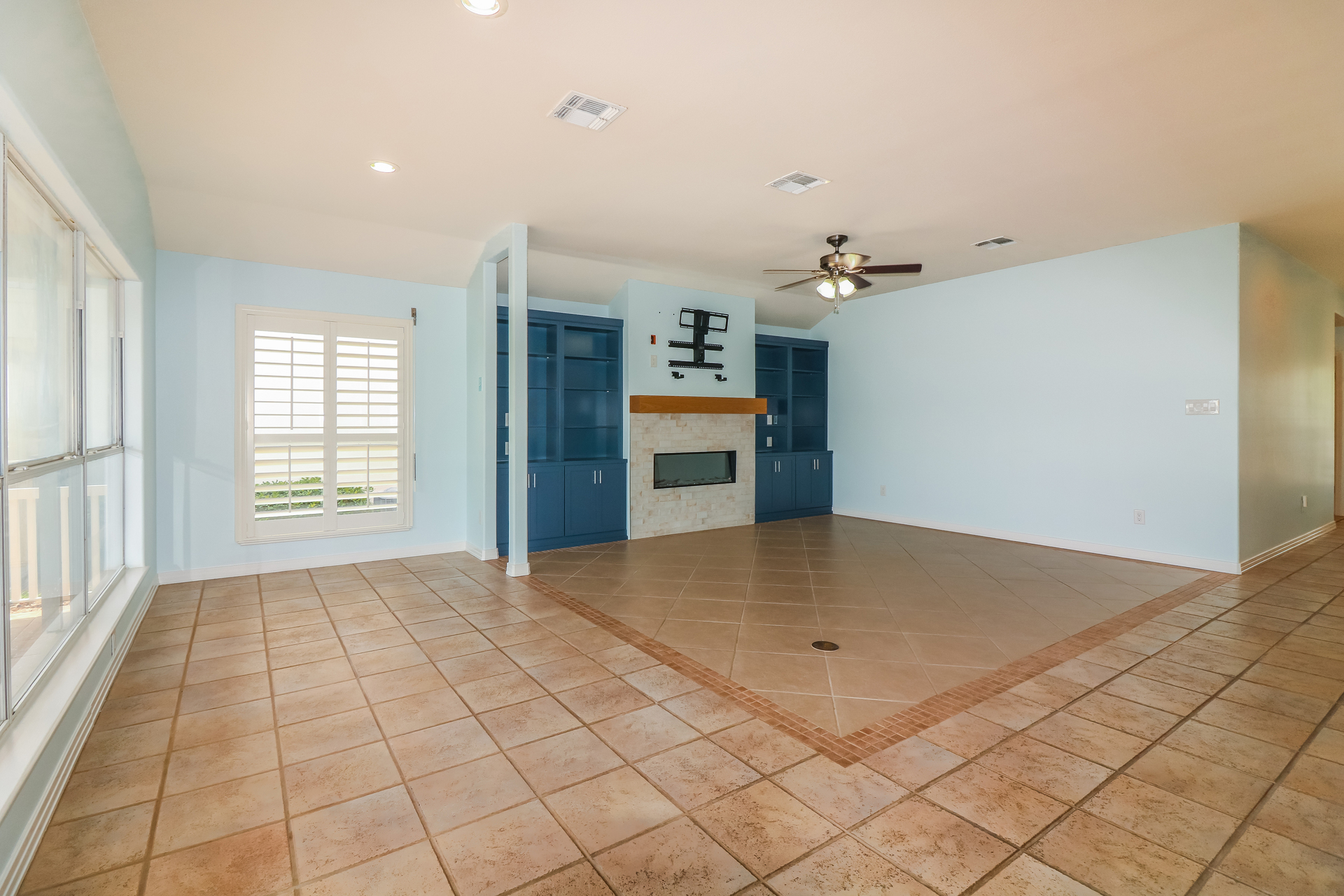 Photo 8 of 21 of 133 Sea Breeze Dr, Aransas Pass, TX