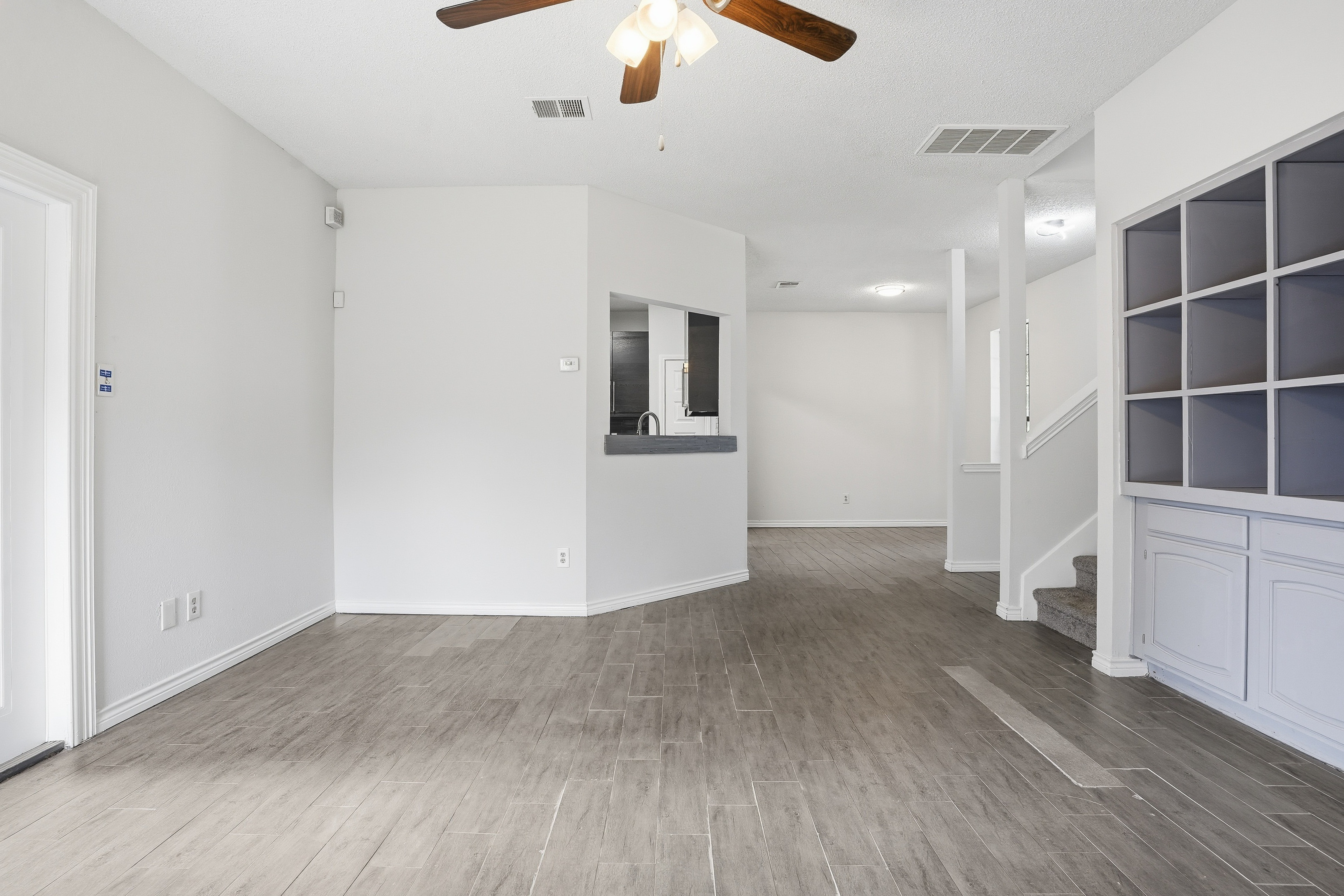 Photo 10 of 31 of 2142 Falcon Ridge Dr, Carrollton, TX