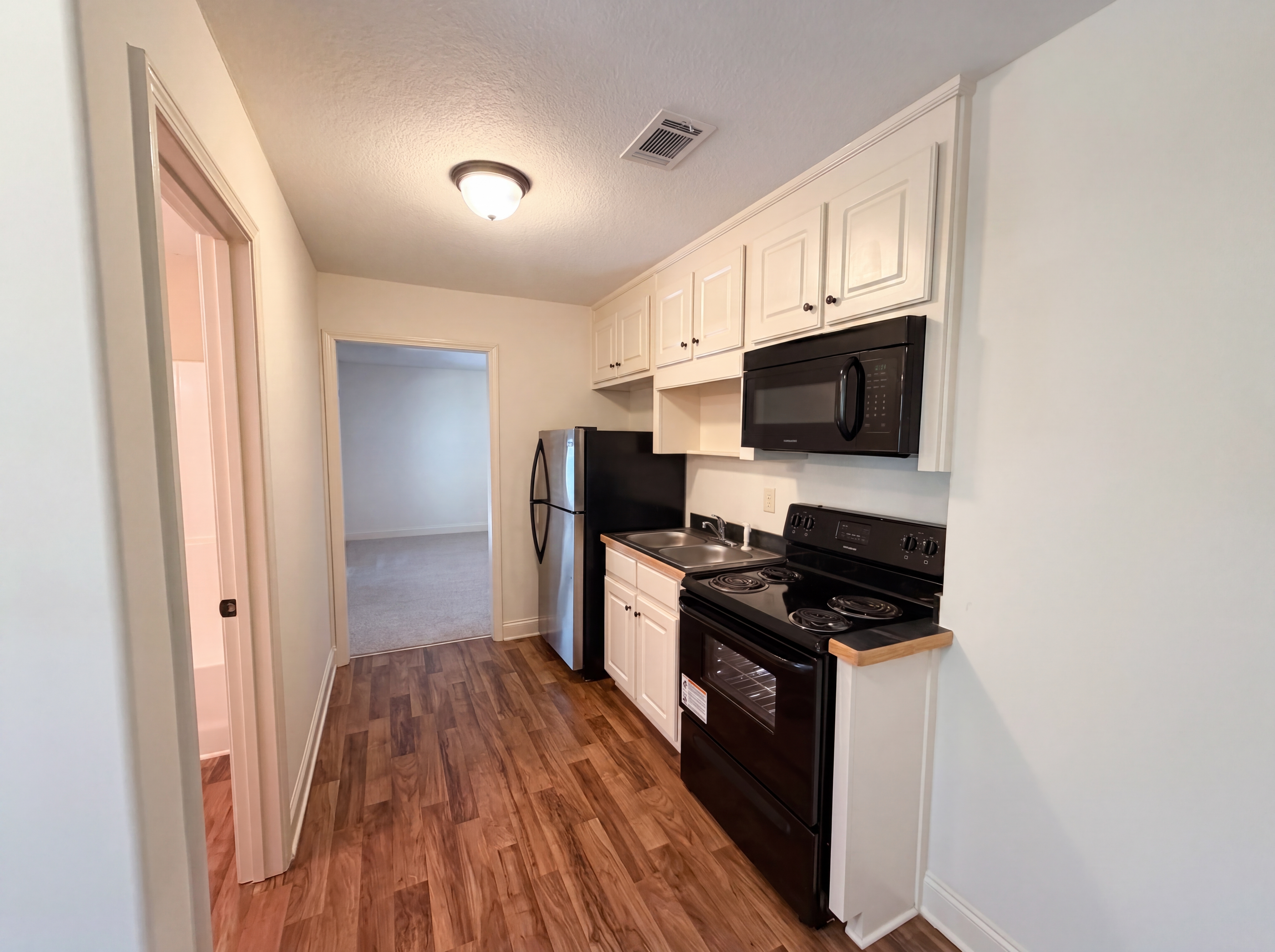 Photo 11 of 28 of 2721 Berkshire Dr, Winder, GA