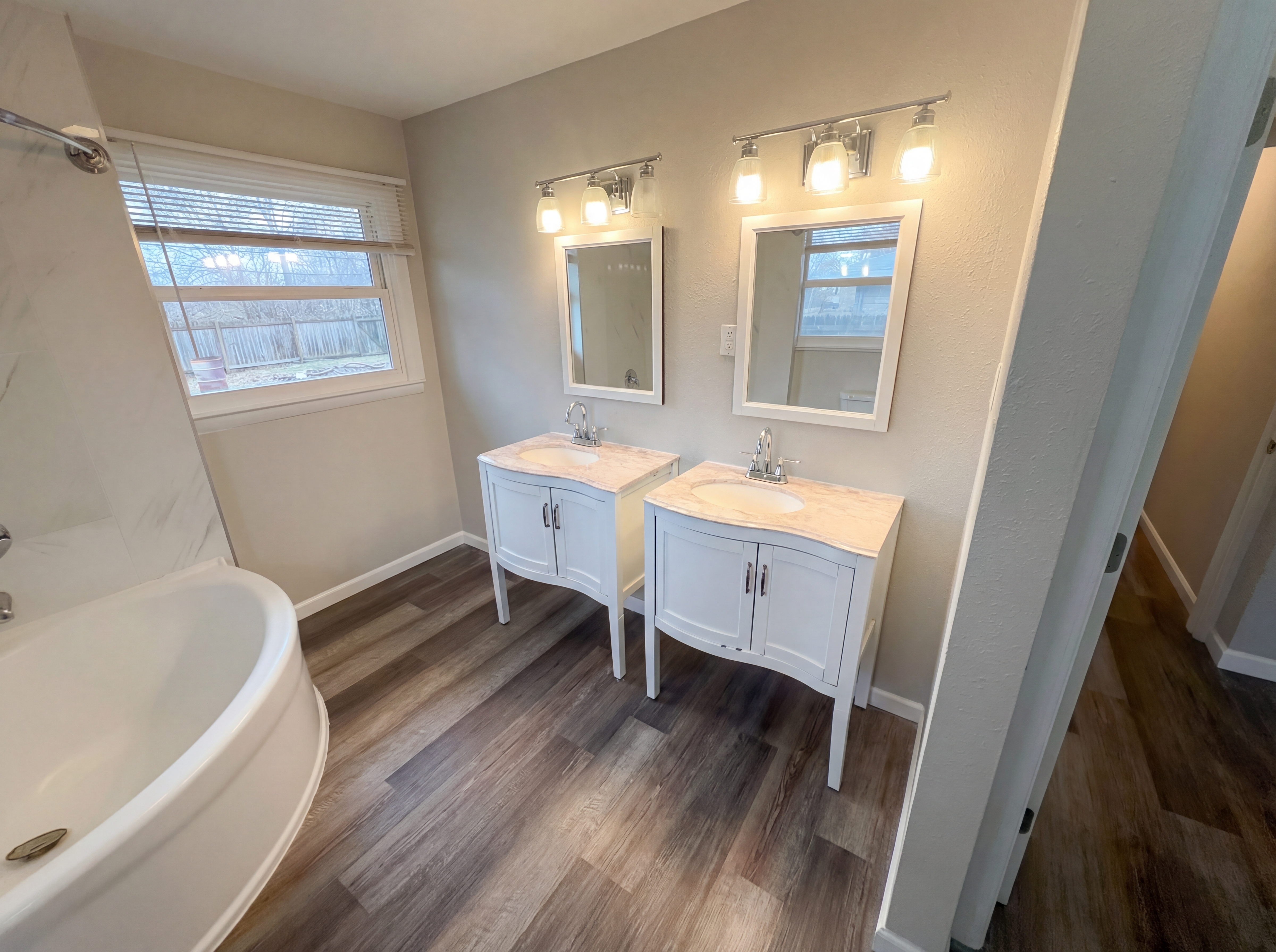 Photo 6 of 21 of 2122 Danbury Dr, Indianapolis, IN