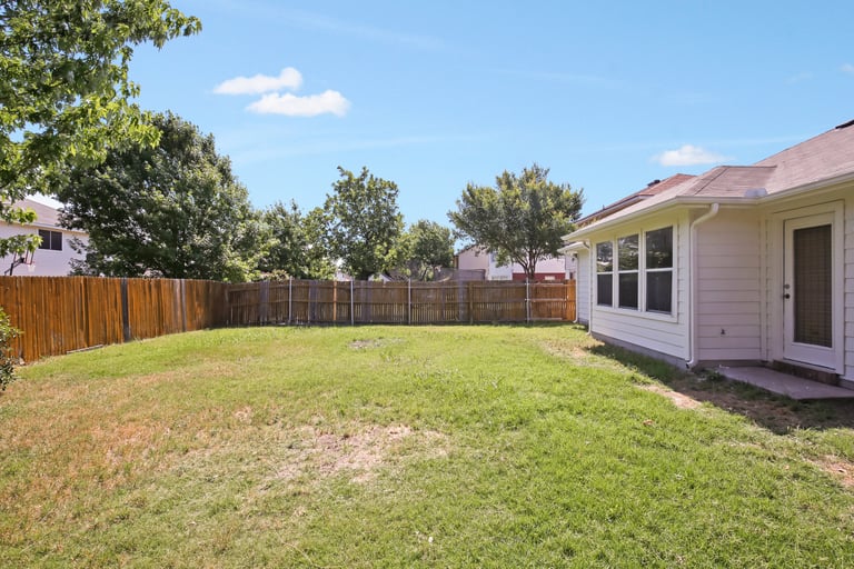 Photo 25 of 26 - 9812 Parkmere Dr, Fort Worth, TX 76108