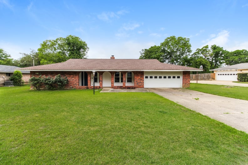 Property photo 1 of 525 Lurene Cir