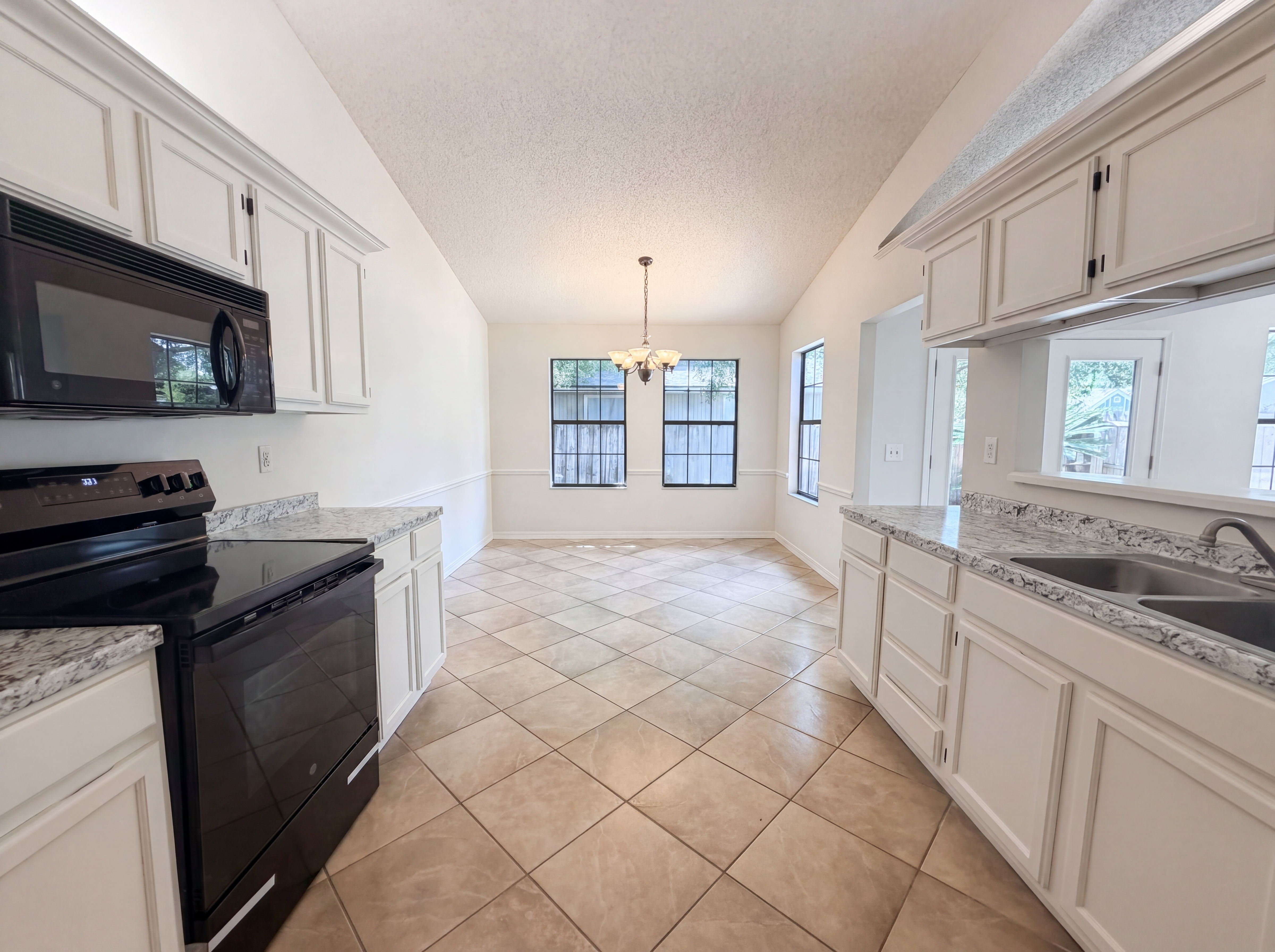 Photo 2 of 20 of 3160 Bridgeview Dr, Jacksonville, FL