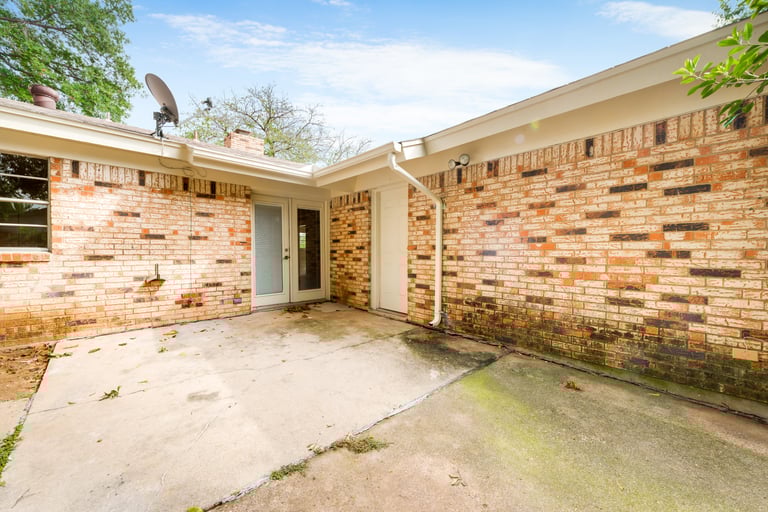 Photo 19 of 20 - 5201 Cloyce Ct, North Richland Hills, TX 76180