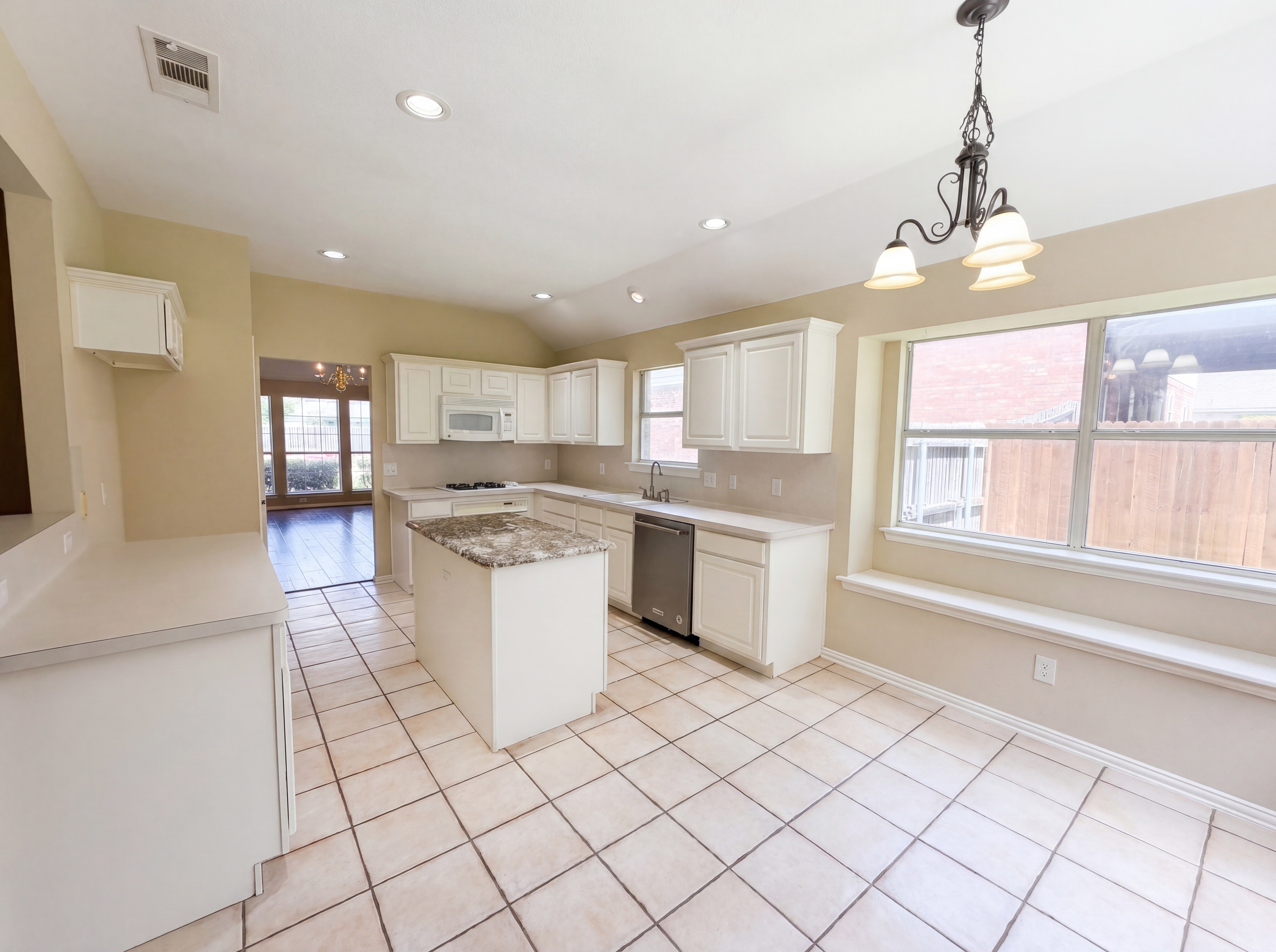 Photo 2 of 19 of 525 Hidden Oak Ln, Rockwall, TX