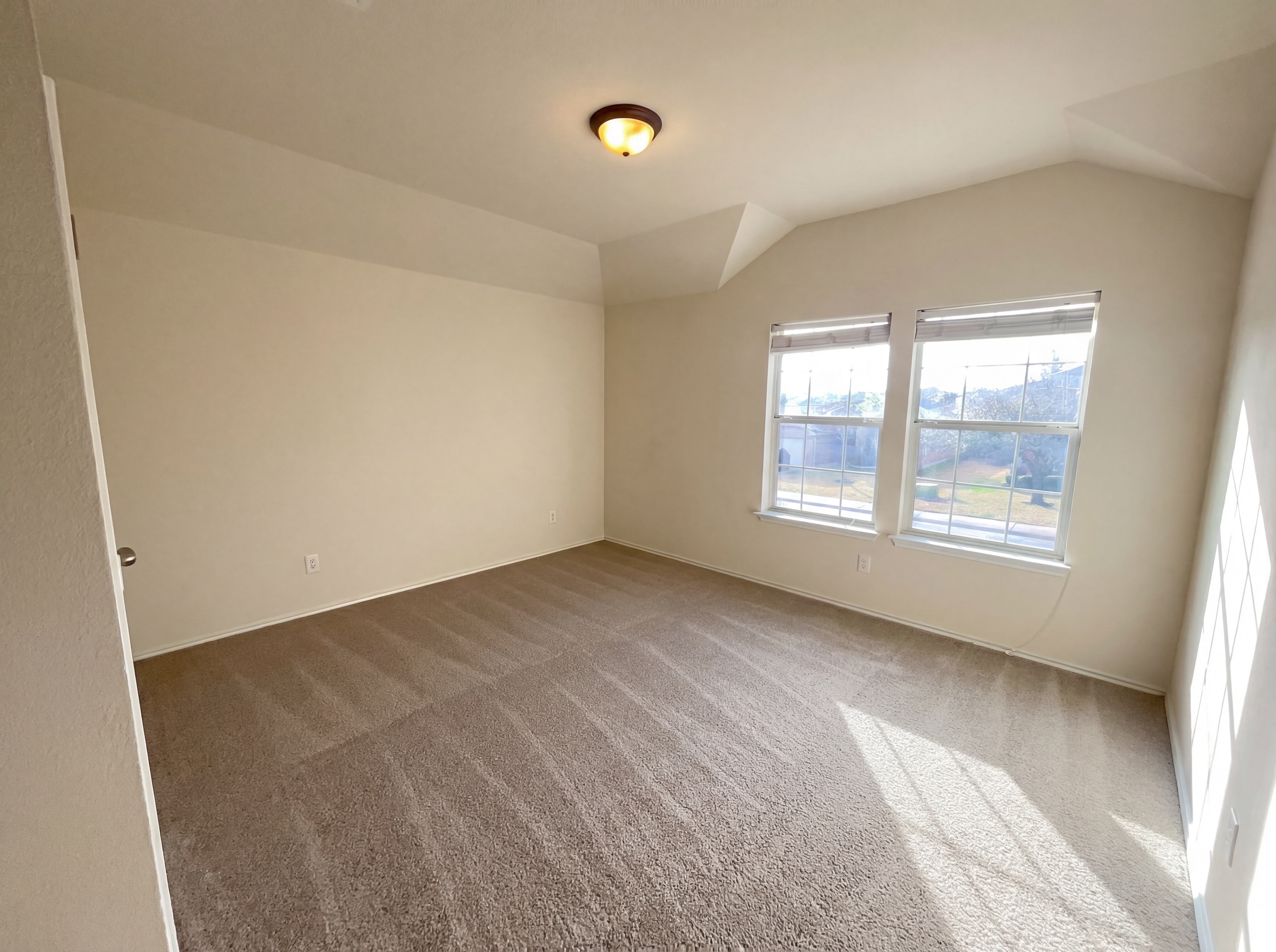 Photo 20 of 26 of 128 Inman Dr, Hutto, TX