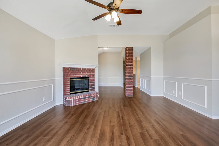 Photo 7 of 28 - 709 Stone Mesa Ct, Arlington, TX 76001