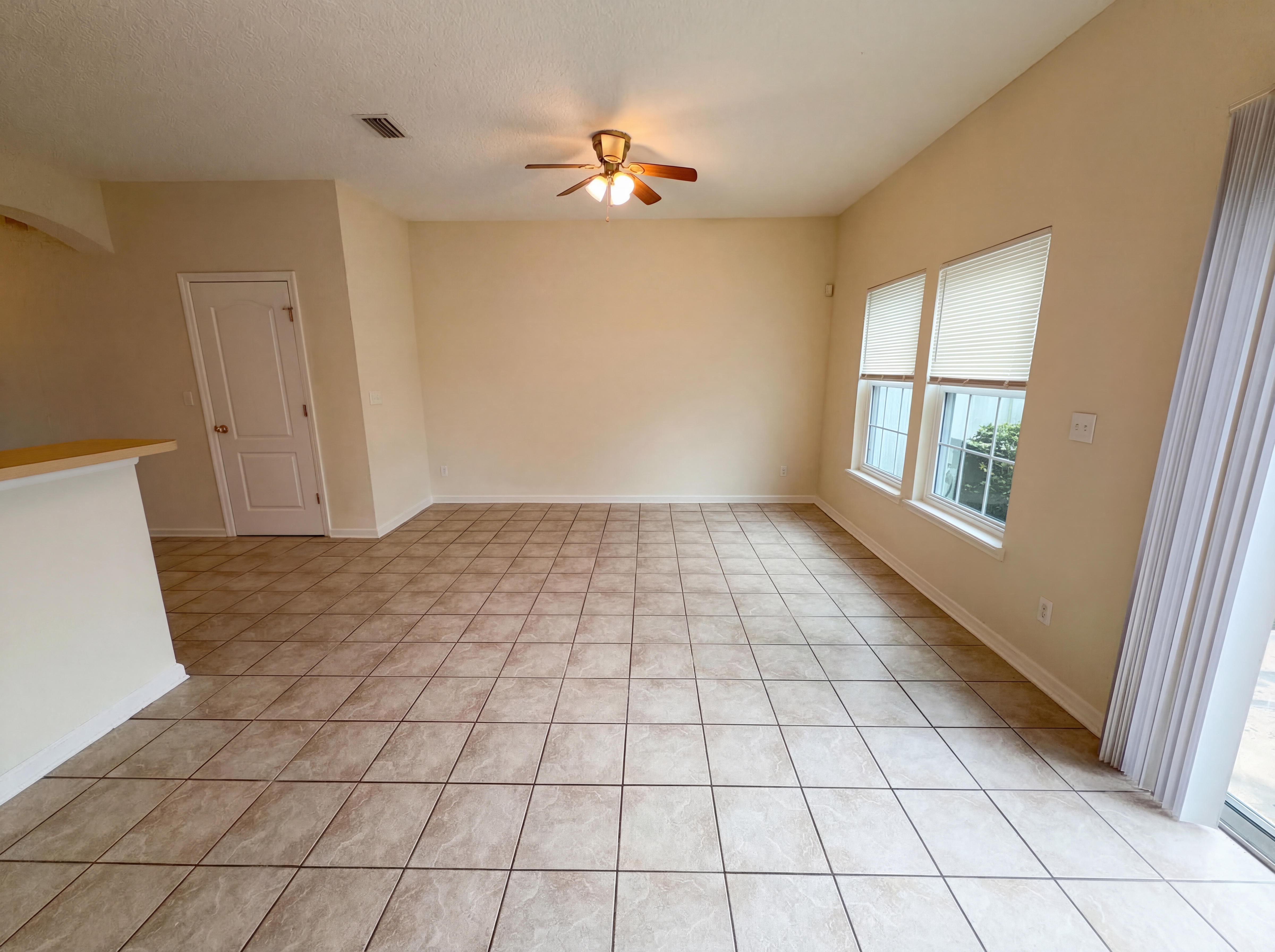 Photo 9 of 17 of 1539 Biscayne Bay Dr, Jacksonville, FL