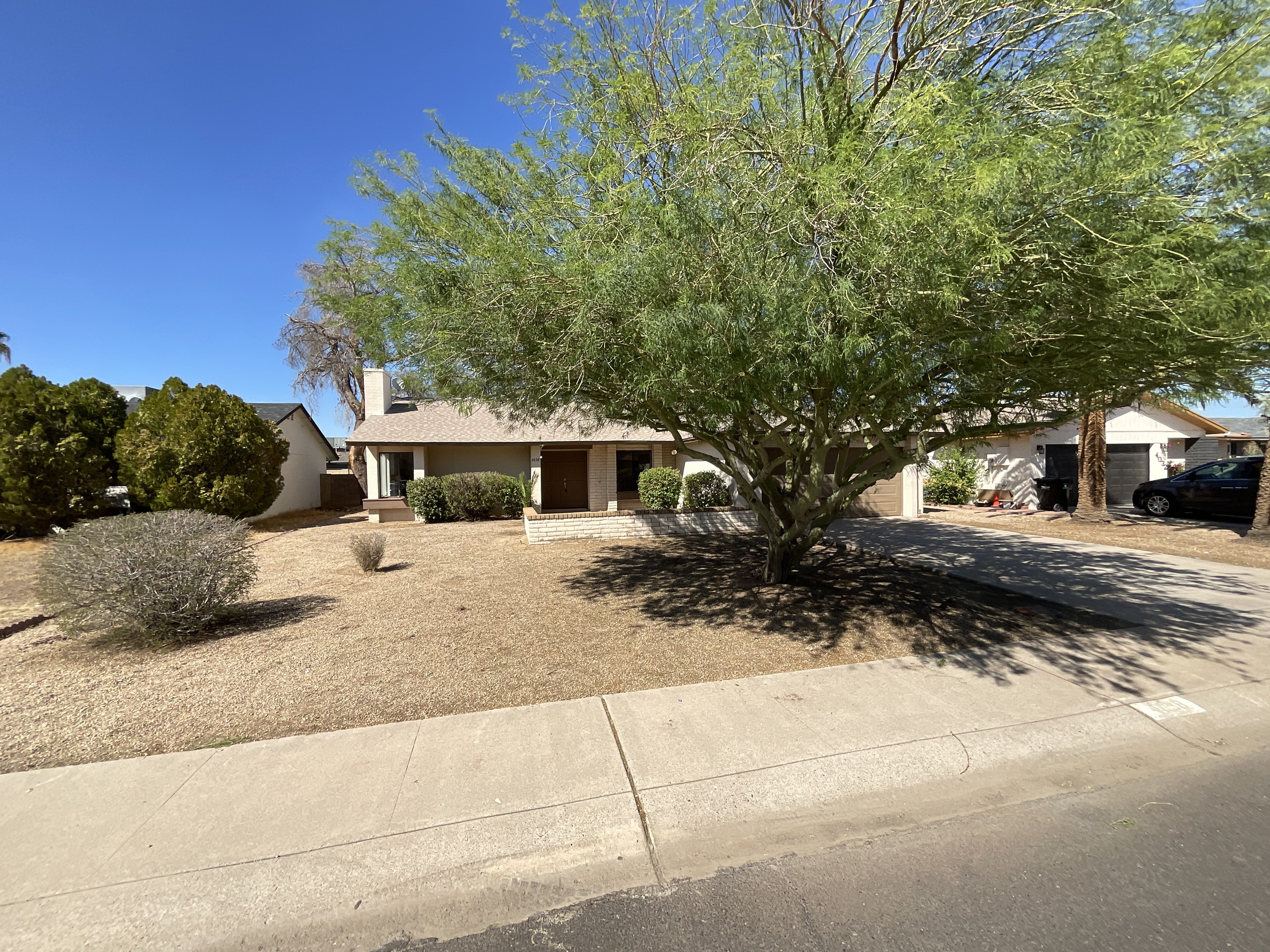 Photo 7 of 32 of 4038 W Mercer Ln, Phoenix, AZ