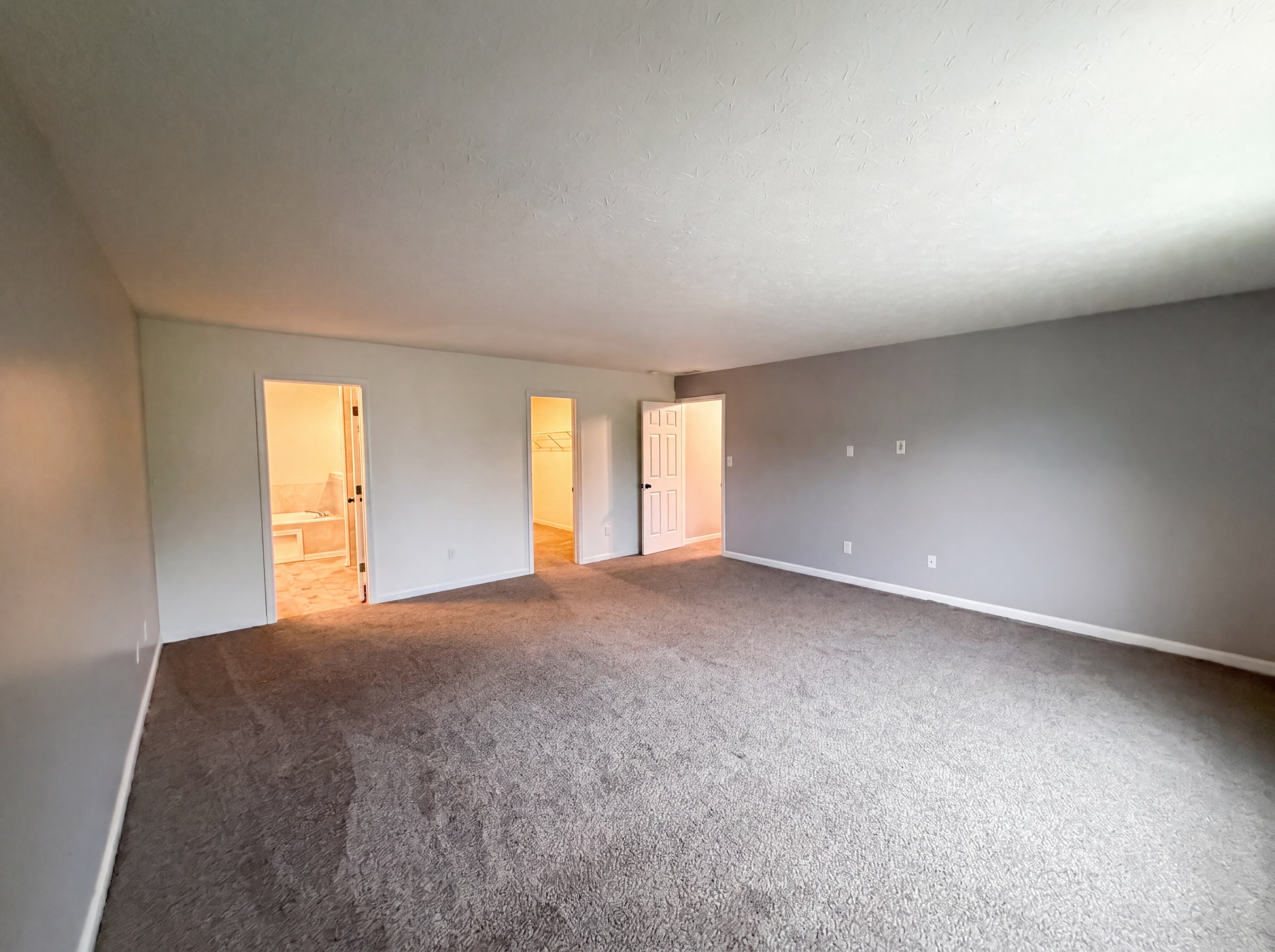 Photo 11 of 21 of 1947 Breman Ln, Indianapolis, IN