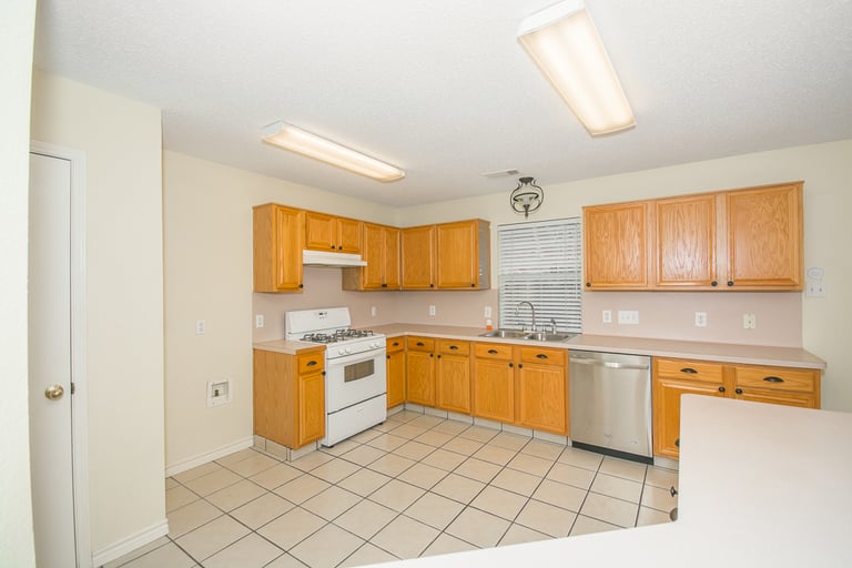 Photo 4 of 24 - 1012 Ridgecrest Dr, McKinney, TX 75069