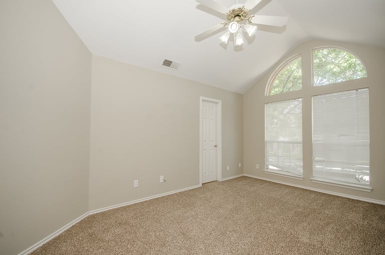 Photo 16 of 28 - 2046 Diamond Ridge Dr, Carrollton, TX 75010