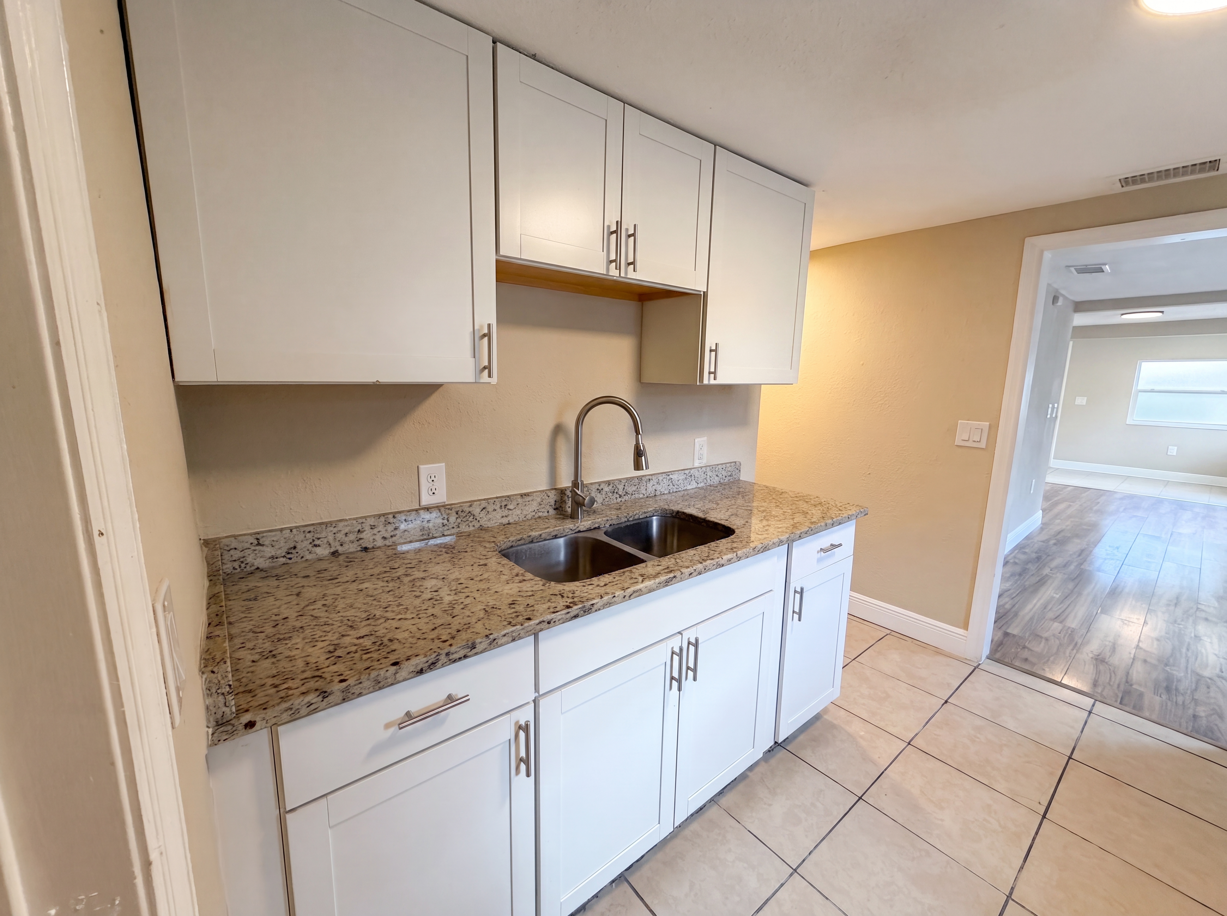 Photo 9 of 23 of 1506 W 16th St, Sanford, FL