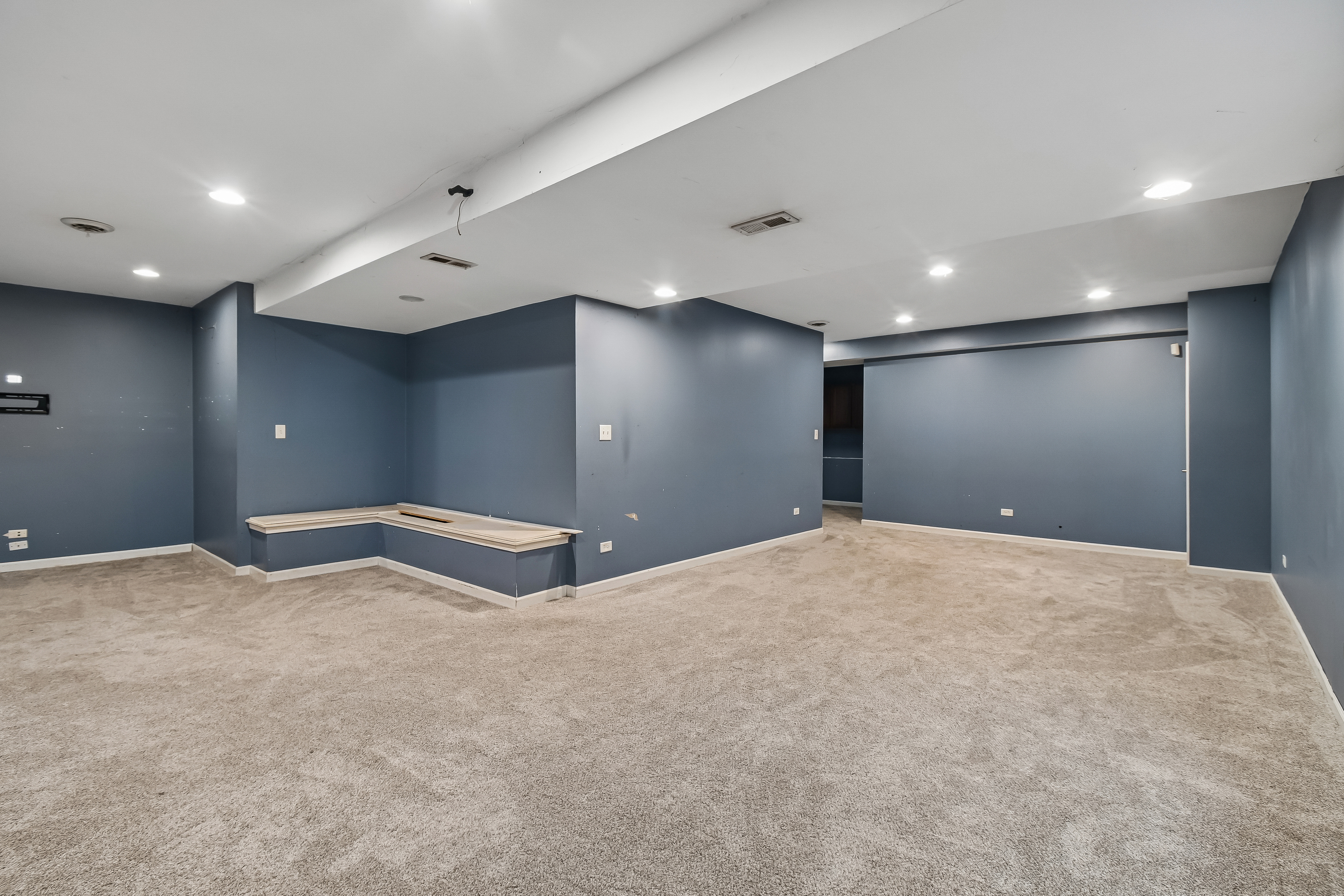 Photo 35 of 69 of 1409 Baltz Dr, Joliet, IL