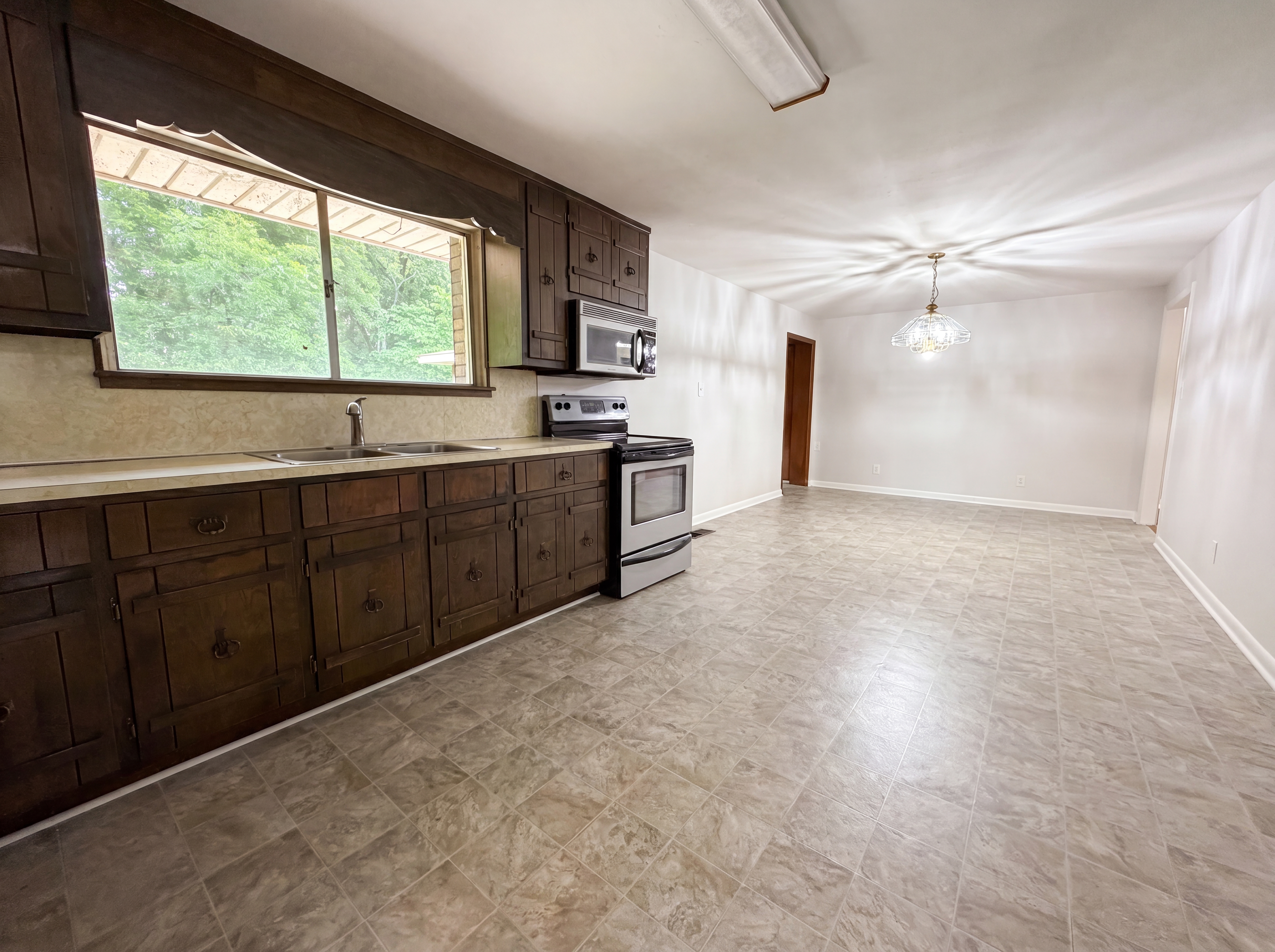 Photo 14 of 16 of 624 Belview St, Bessemer, AL