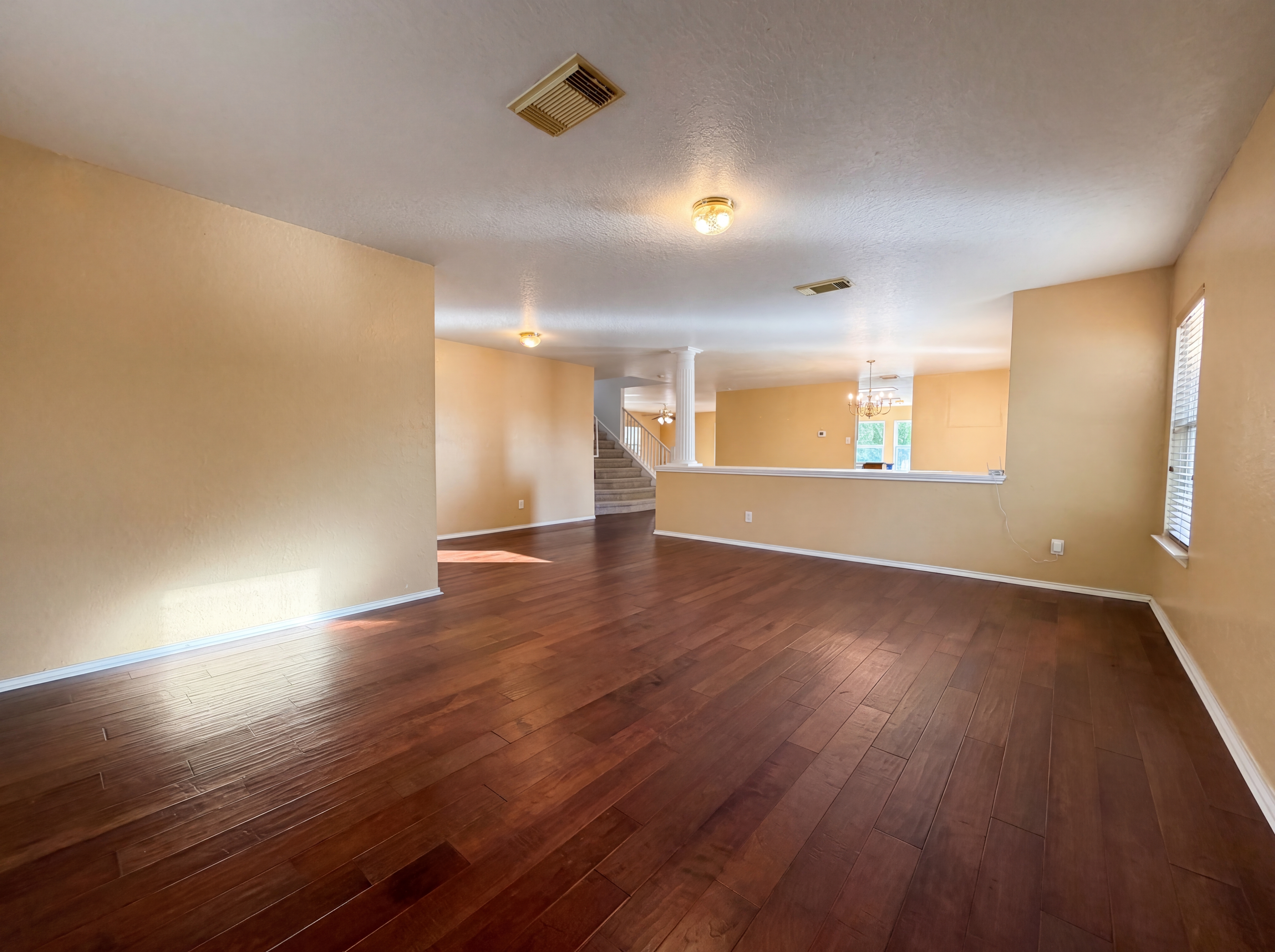 Photo 3 of 19 of 121 Springtree Fld, Cibolo, TX
