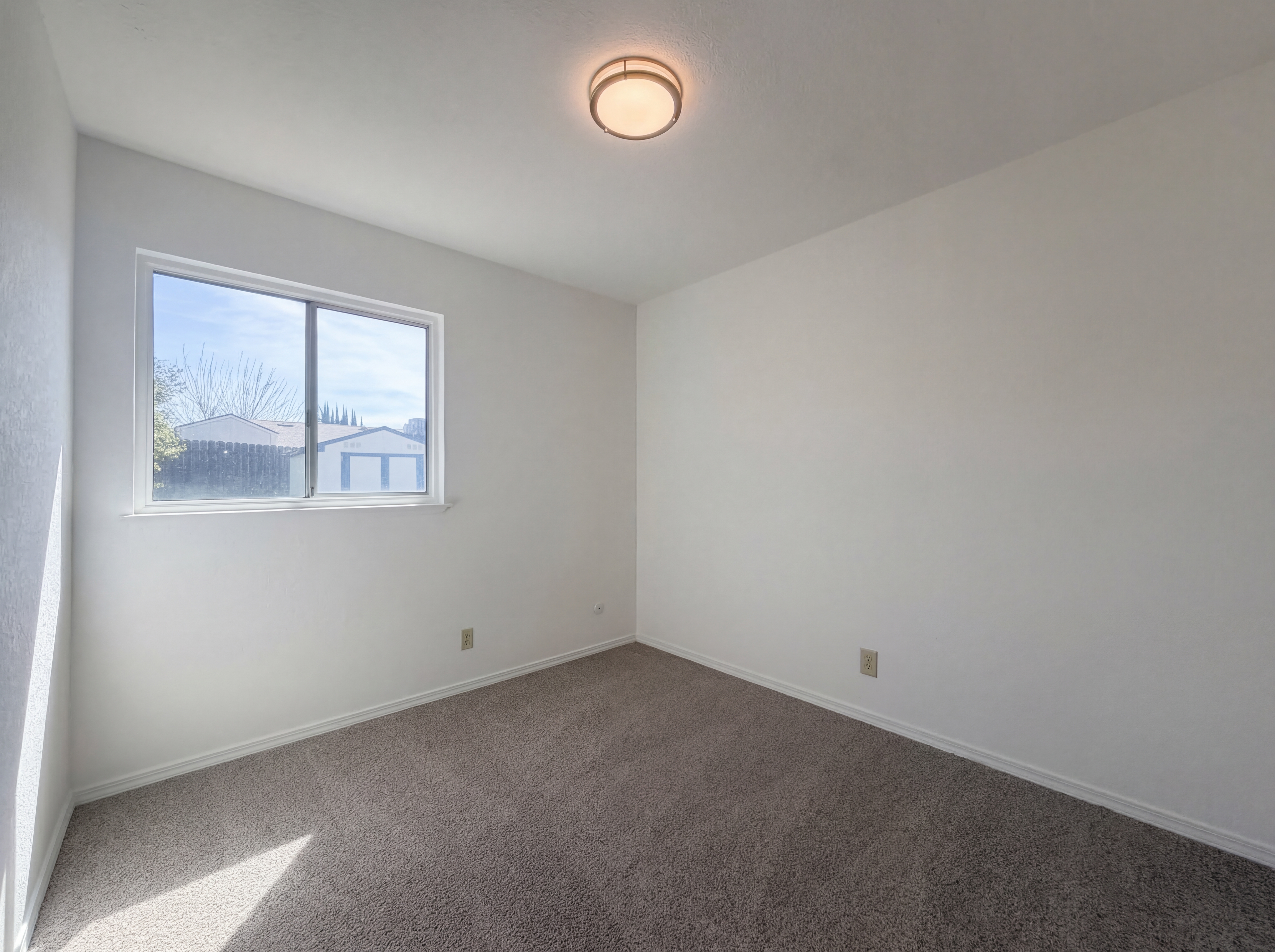 Photo 4 of 33 of 4814 Monet Way, Sacramento, CA