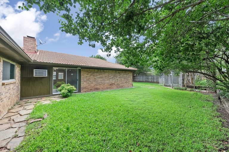 Photo 6 of 32 - 4725 Cinnamon Hill Dr, Fort Worth, TX 76133