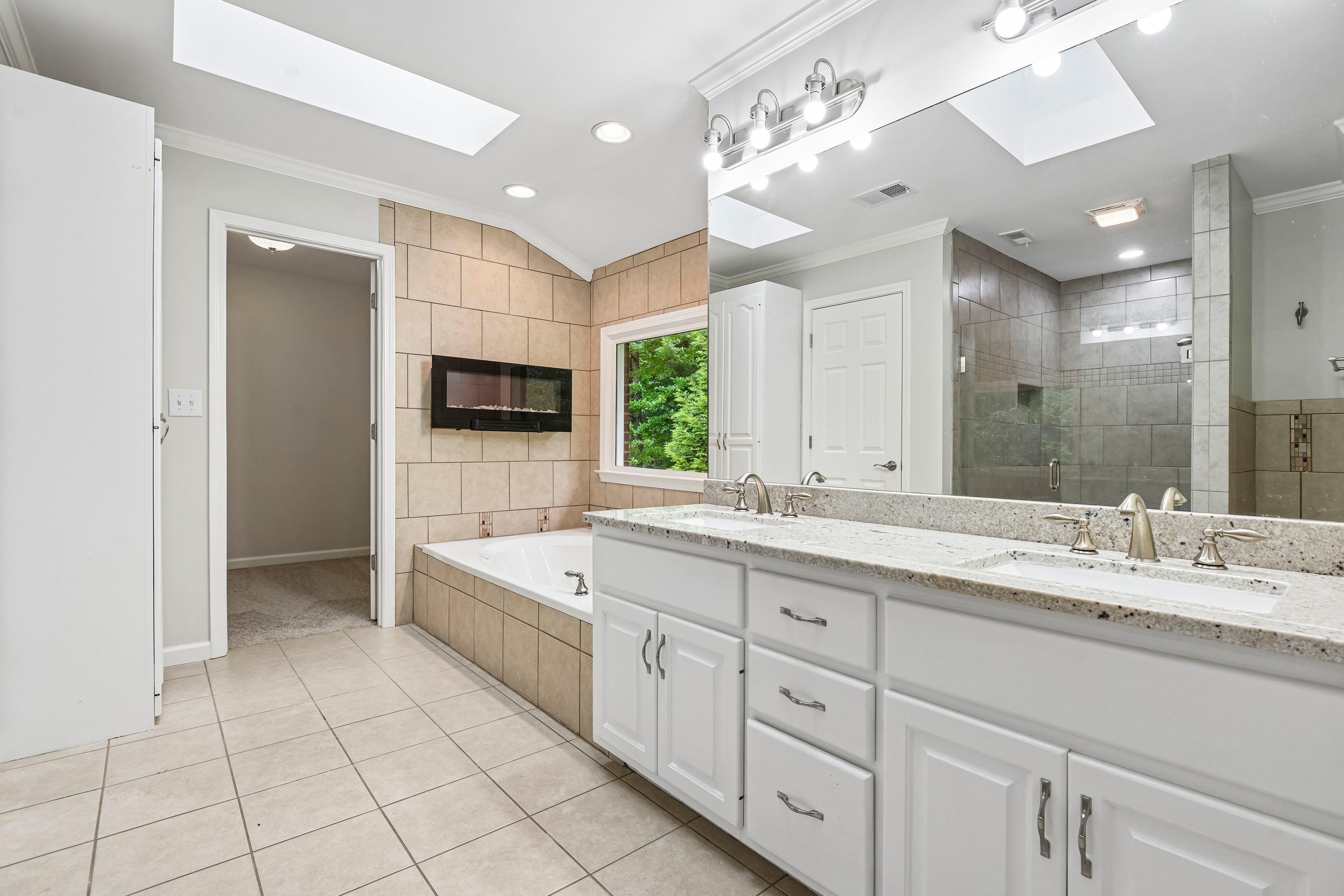 Photo 5 of 79 of 2077 Coolidge Way NW, Acworth, GA