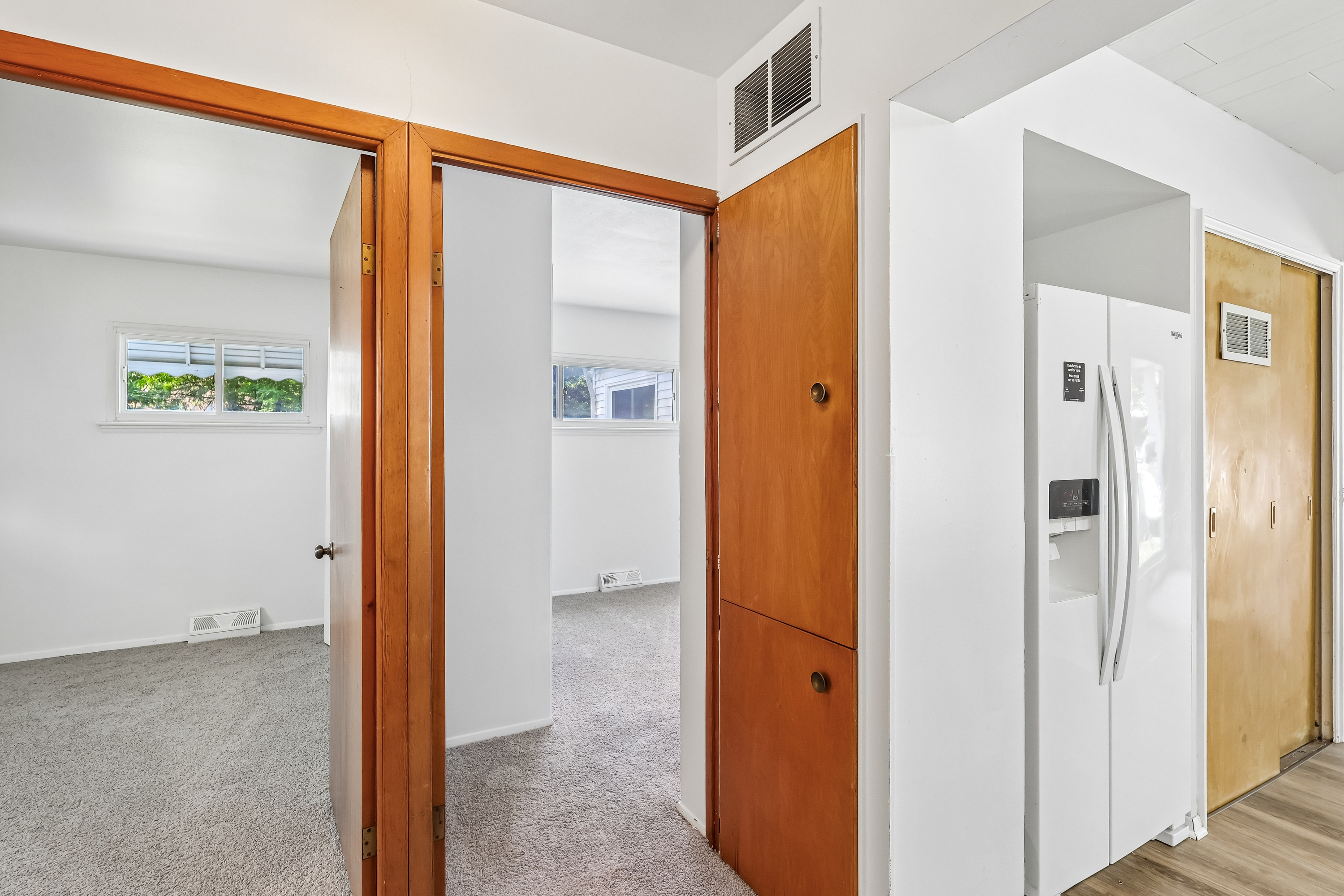 Photo 10 of 33 of 9011 Manorford Dr, Cleveland, OH