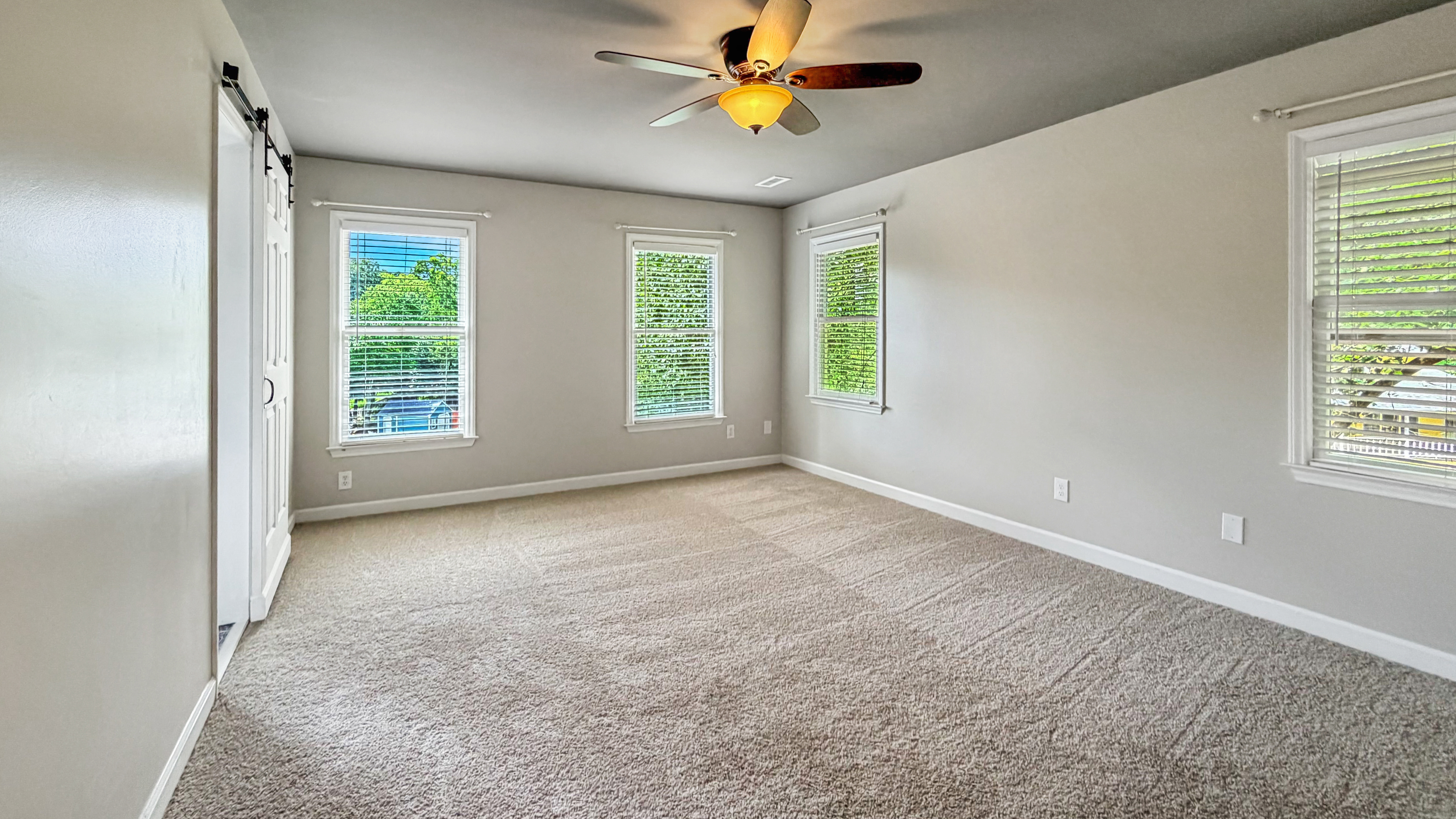Photo 4 of 21 of 16539 Grapperhall Dr, Huntersville, NC