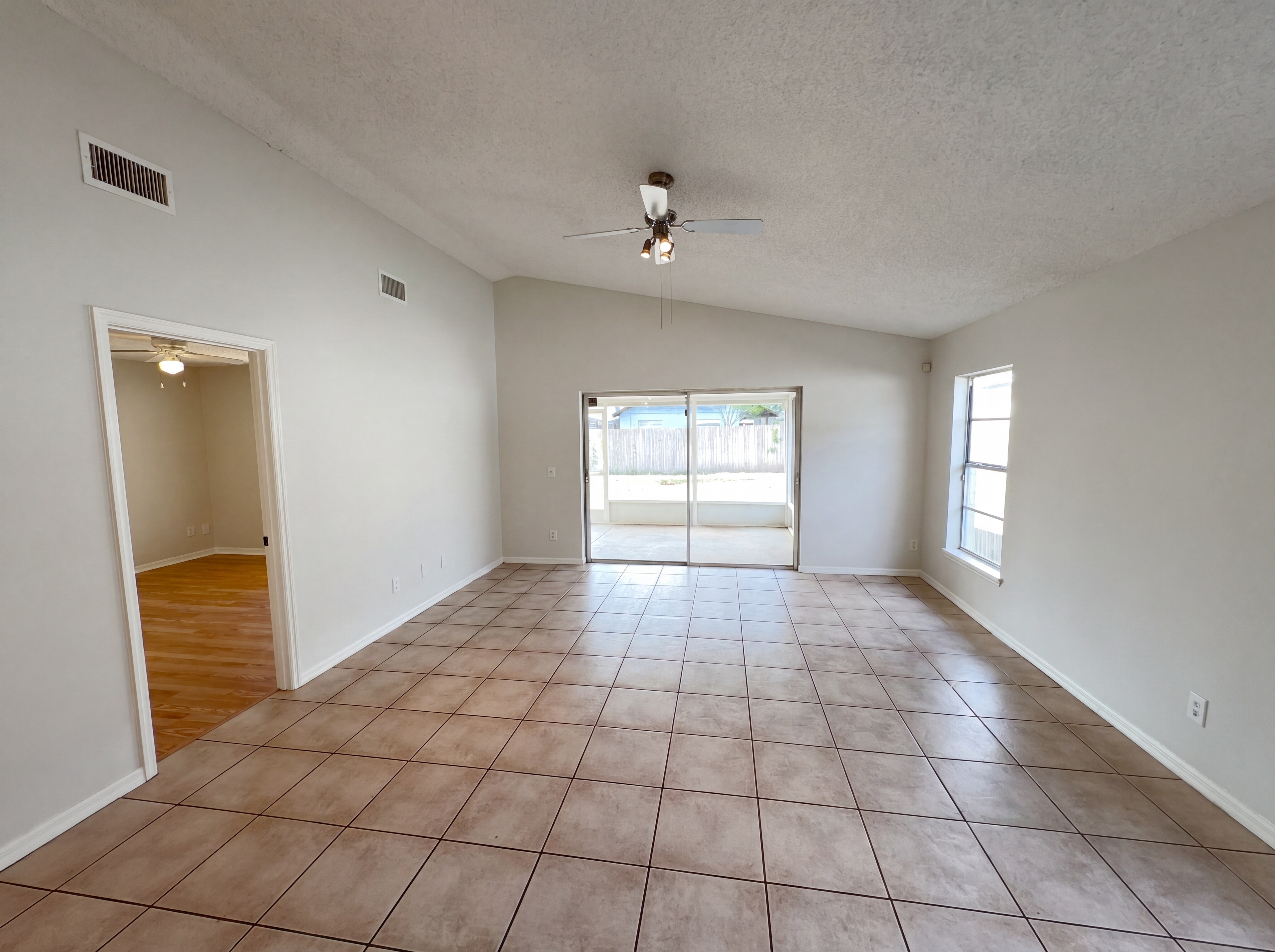 Photo 11 of 21 of 9814 Dean Cove Ln, Orlando, FL