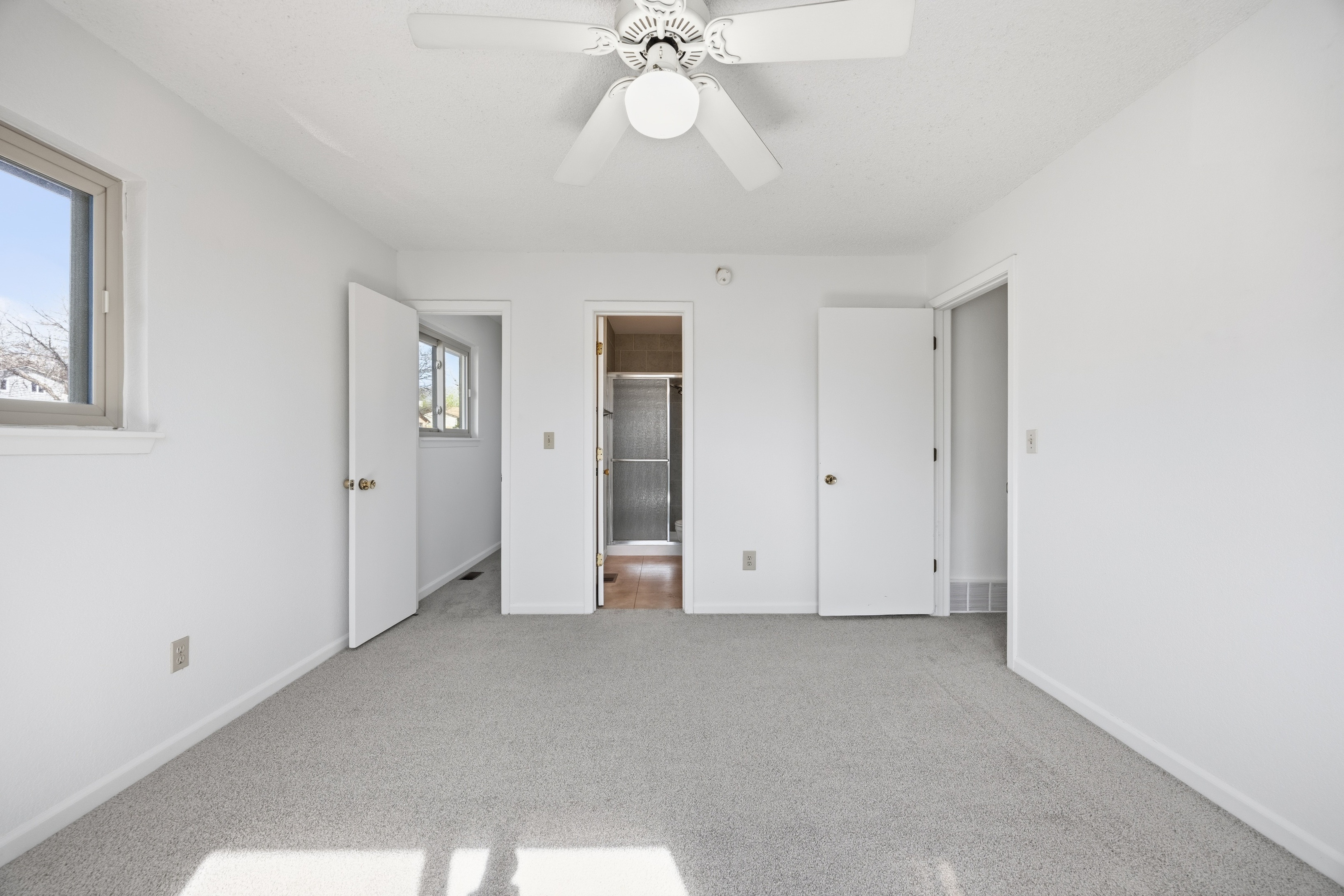 Photo 14 of 51 of 912 Amsterdam Dr, Colorado Springs, CO