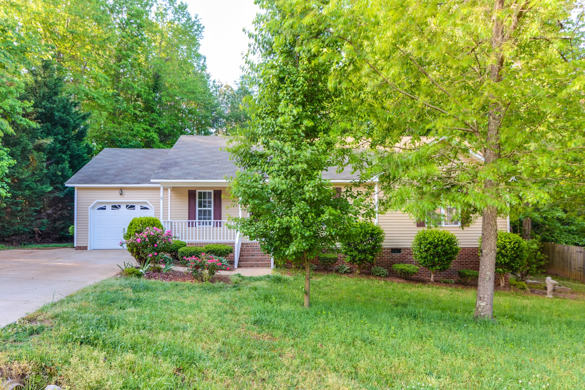 Photo 1 of 24 - 1909 Middle Ridge Dr, Willow Spring, NC 27592