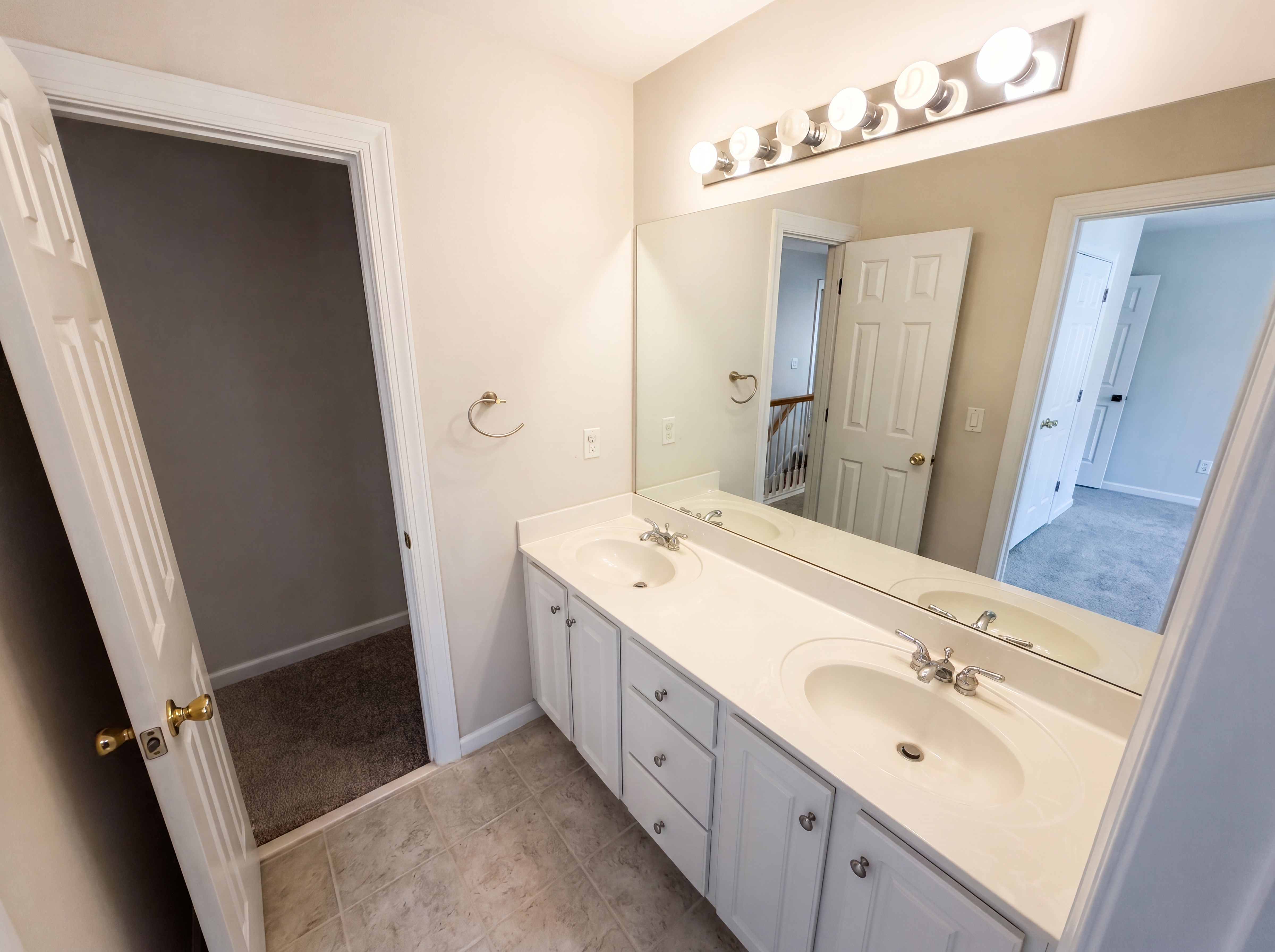 Photo 17 of 38 of 1231 Dunwoody Village Dr, Atlanta, GA
