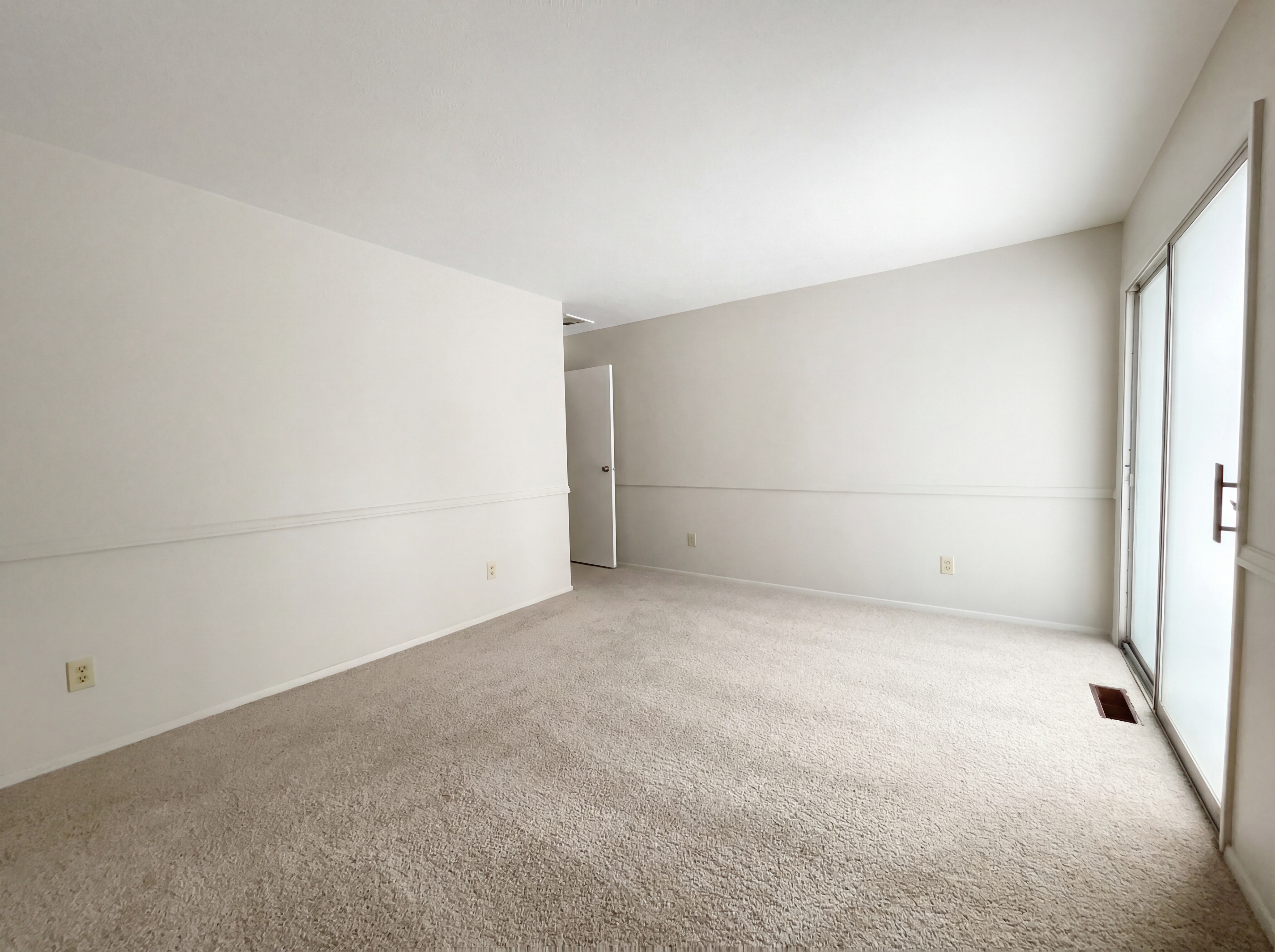 Photo 10 of 21 of 5896 Mills Creek Ln, North Ridgeville, OH
