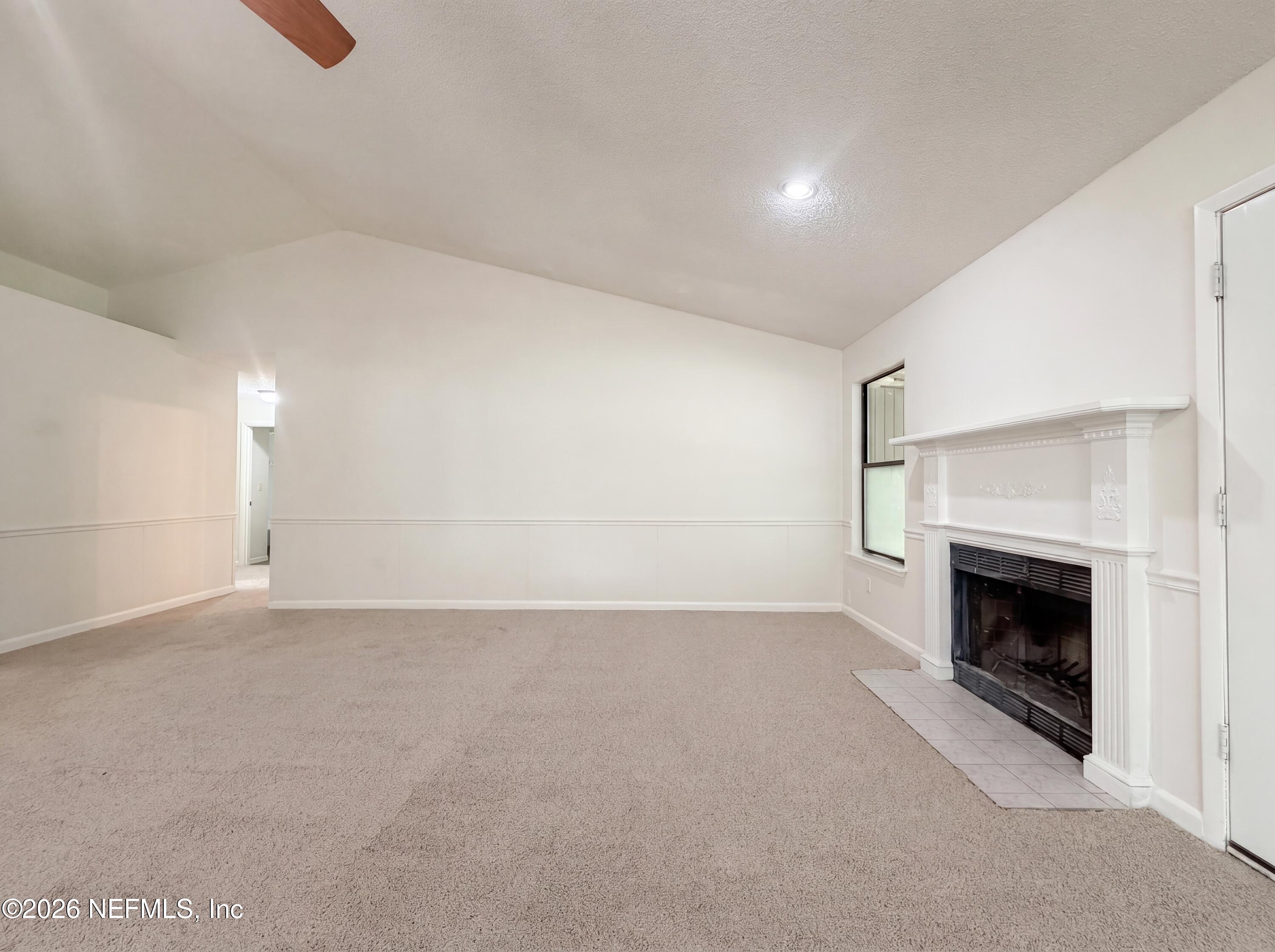 Photo 3 of 24 of 7737 Pepper Cir E, Jacksonville, FL
