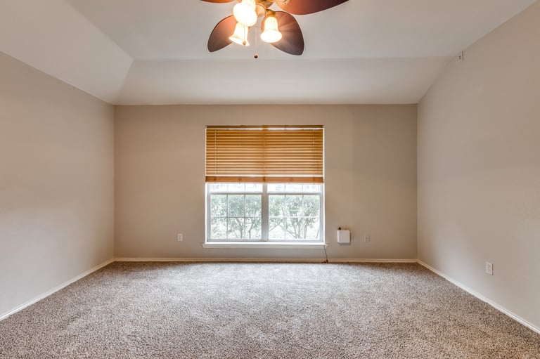 Photo 12 of 27 - 564 Dylan Ct, Azle, TX 76020