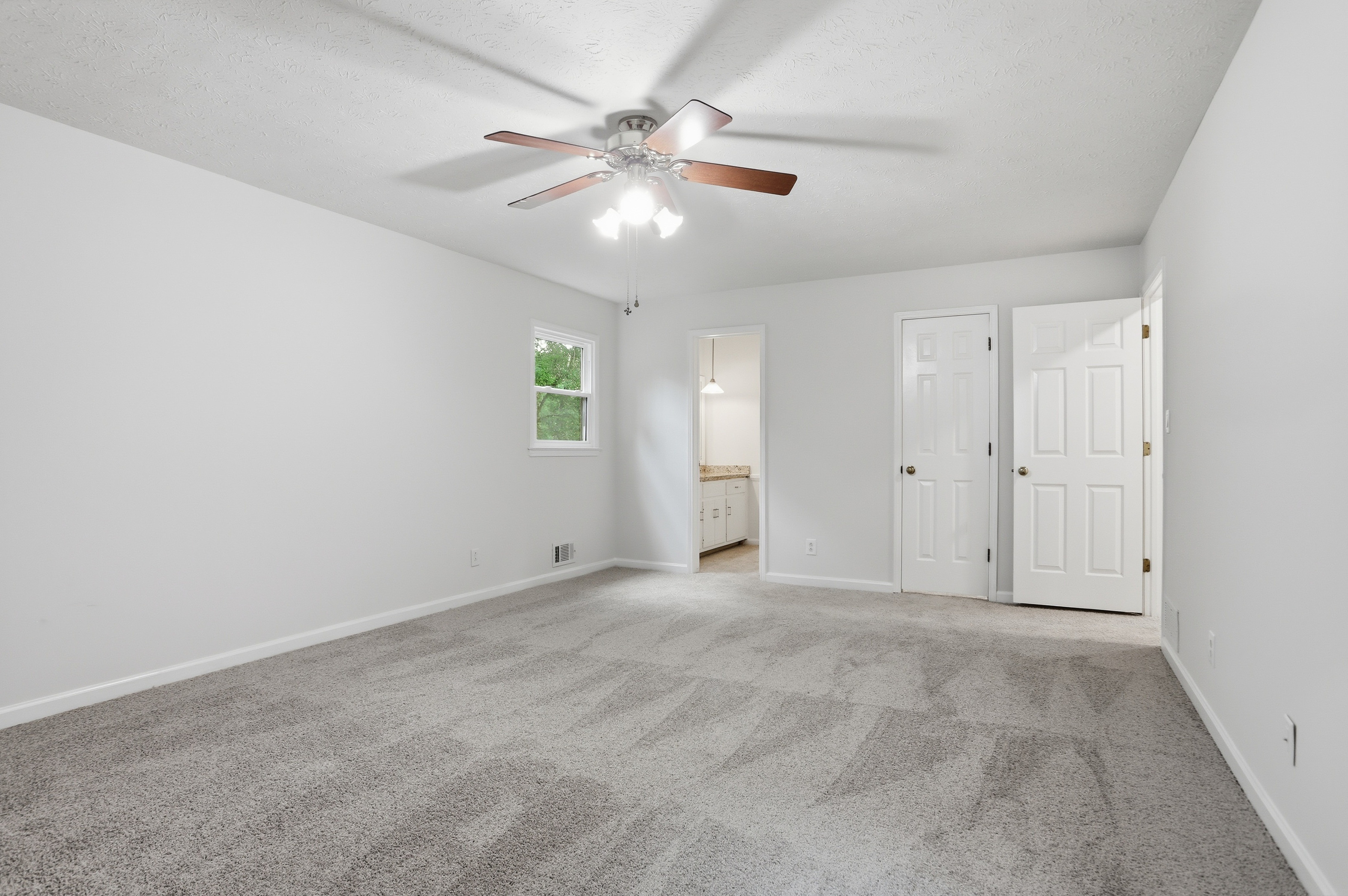 Photo 43 of 58 of 3839 Cotswold Dr , Lilburn, GA