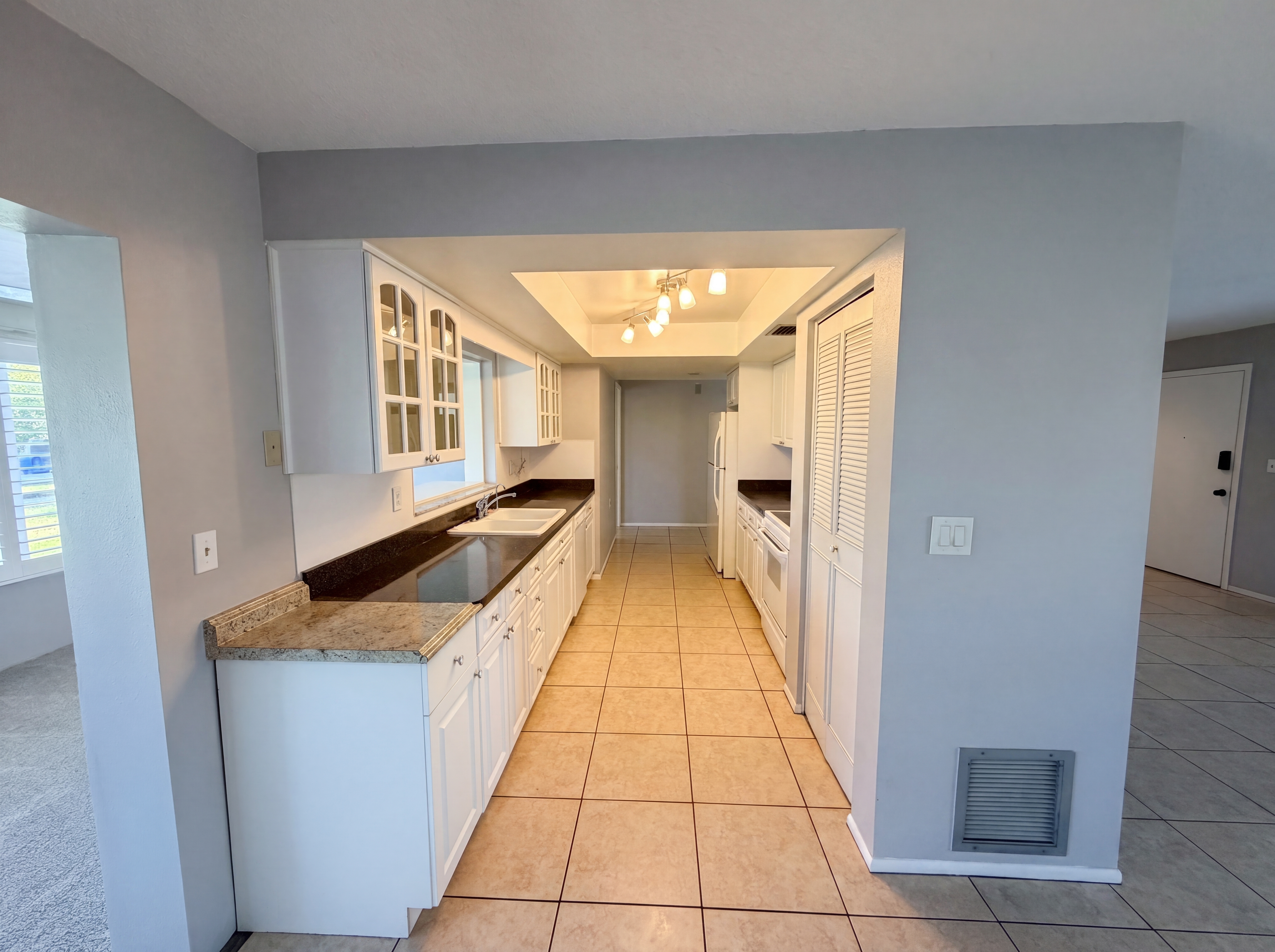 Photo 2 of 29 of 4561 Great Lakes Dr S, Clearwater, FL