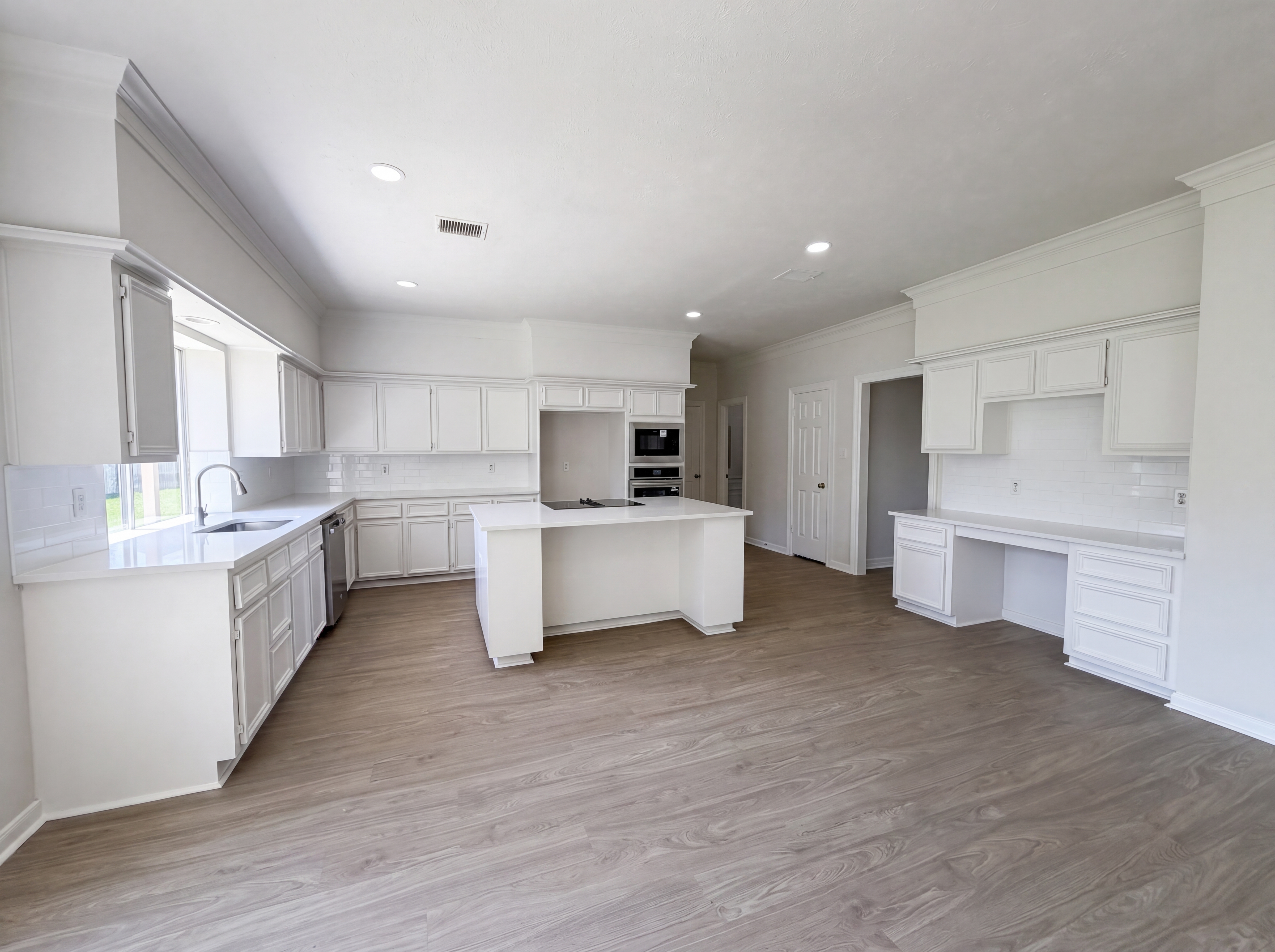 Photo 8 of 22 of 2124 Wimbleton Ct, Pearland, TX