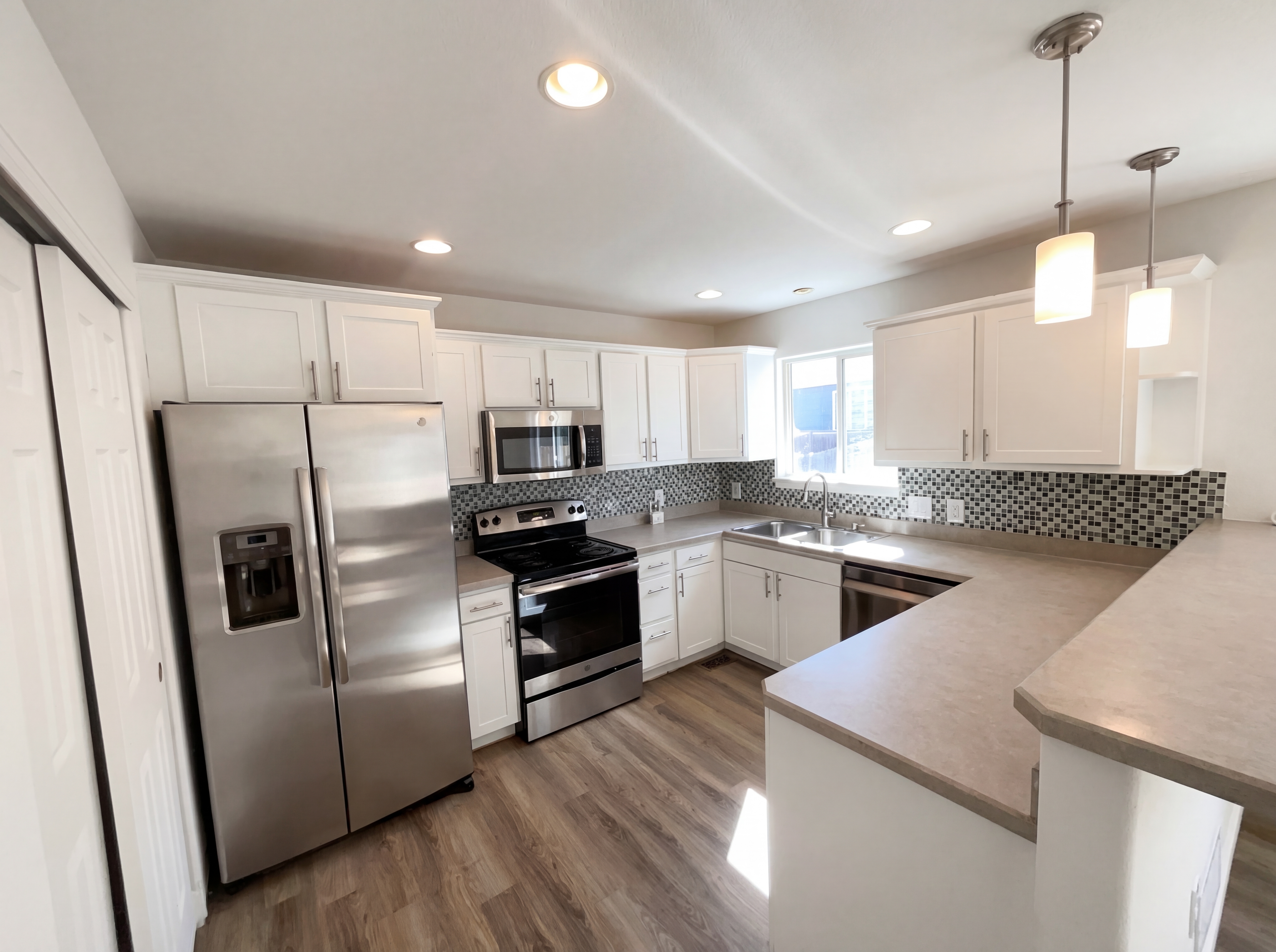 Photo 2 of 27 of 9686 Fairwood St, Littleton, CO
