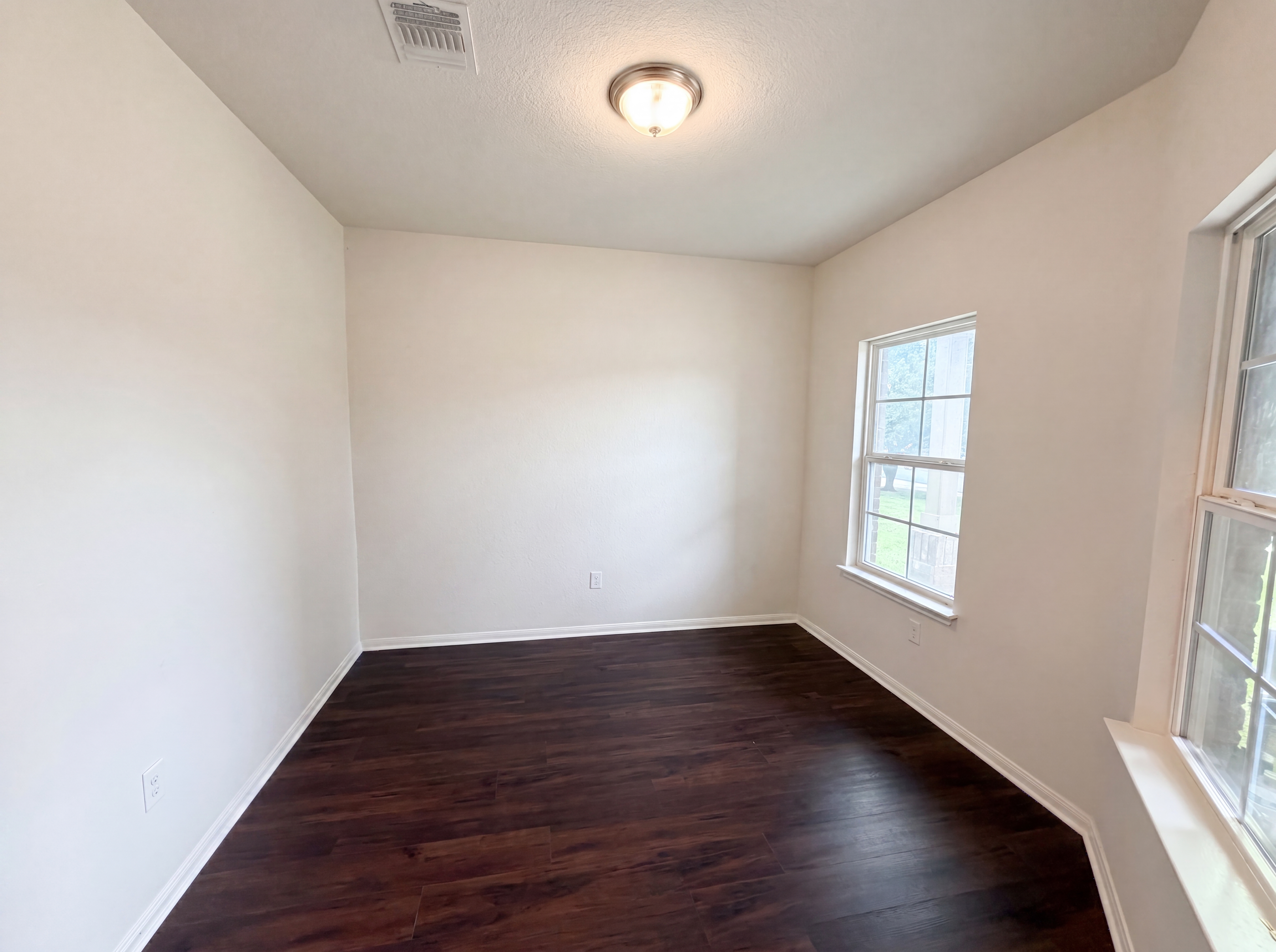 Photo 11 of 23 of 706 Luna Vista Dr, Hutto, TX