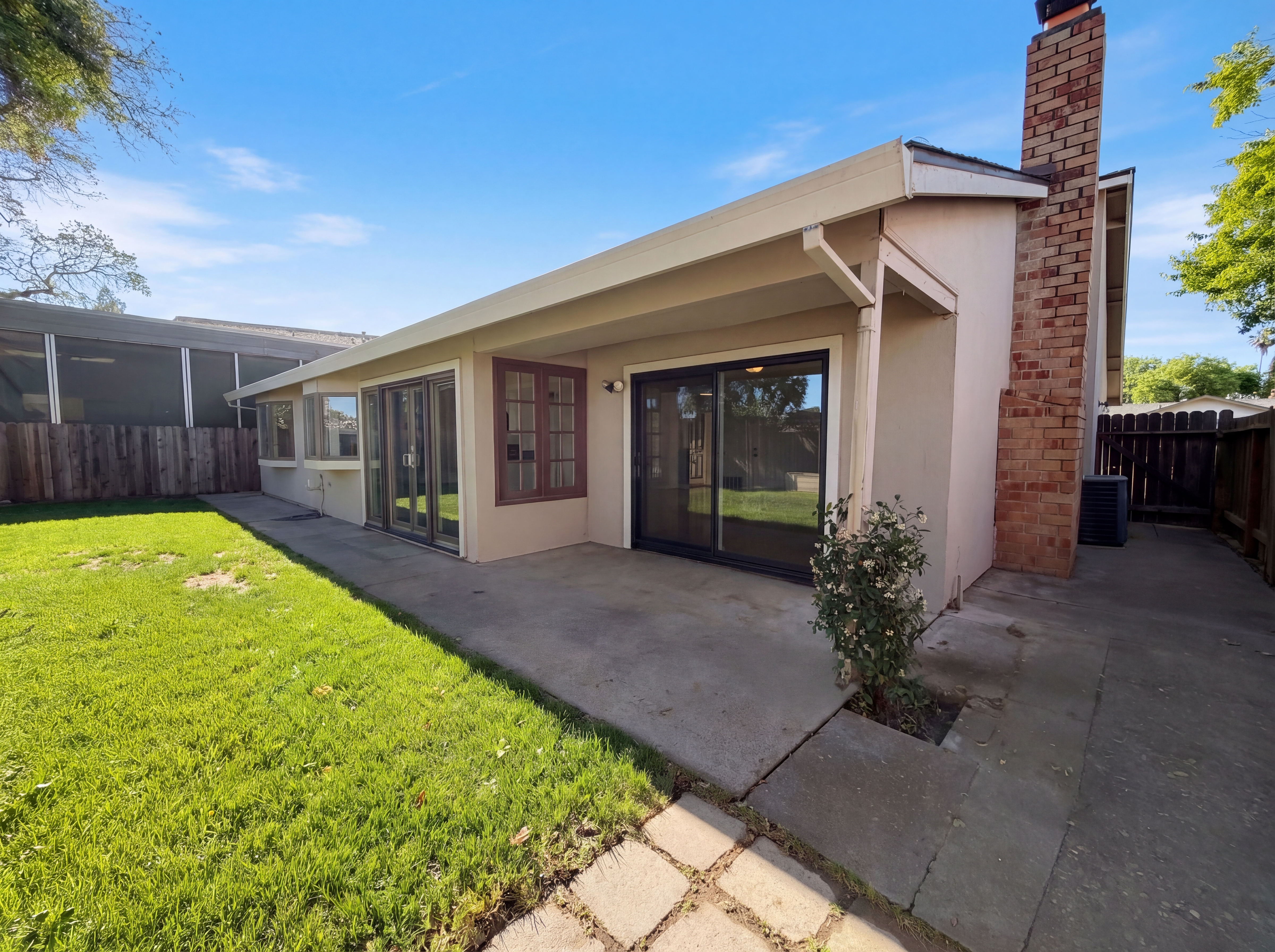 Photo 5 of 24 of 9648 Elmira Cir, Sacramento, CA