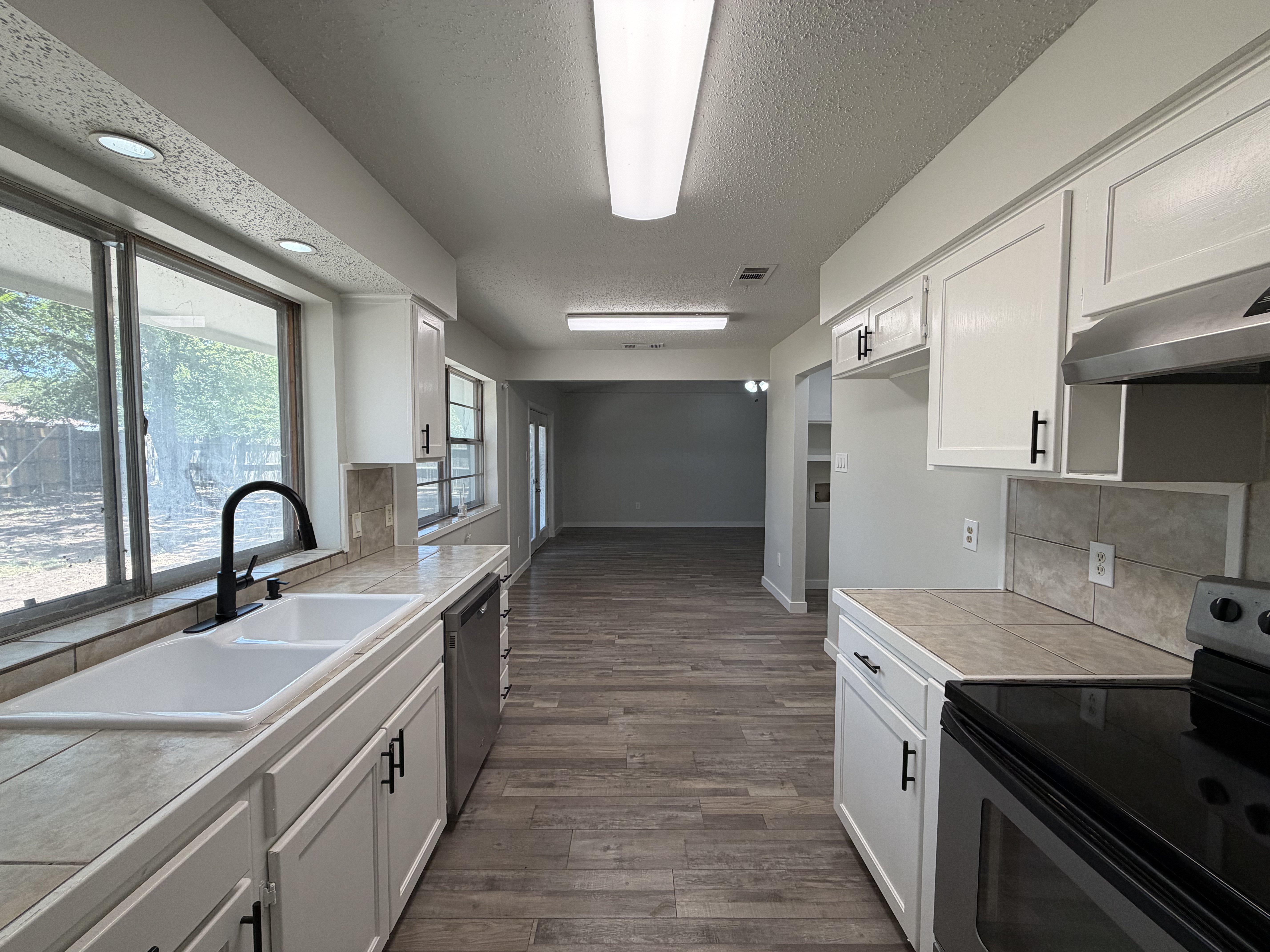 Photo 10 of 24 of 6601 Oaklawn Dr, Watauga, TX