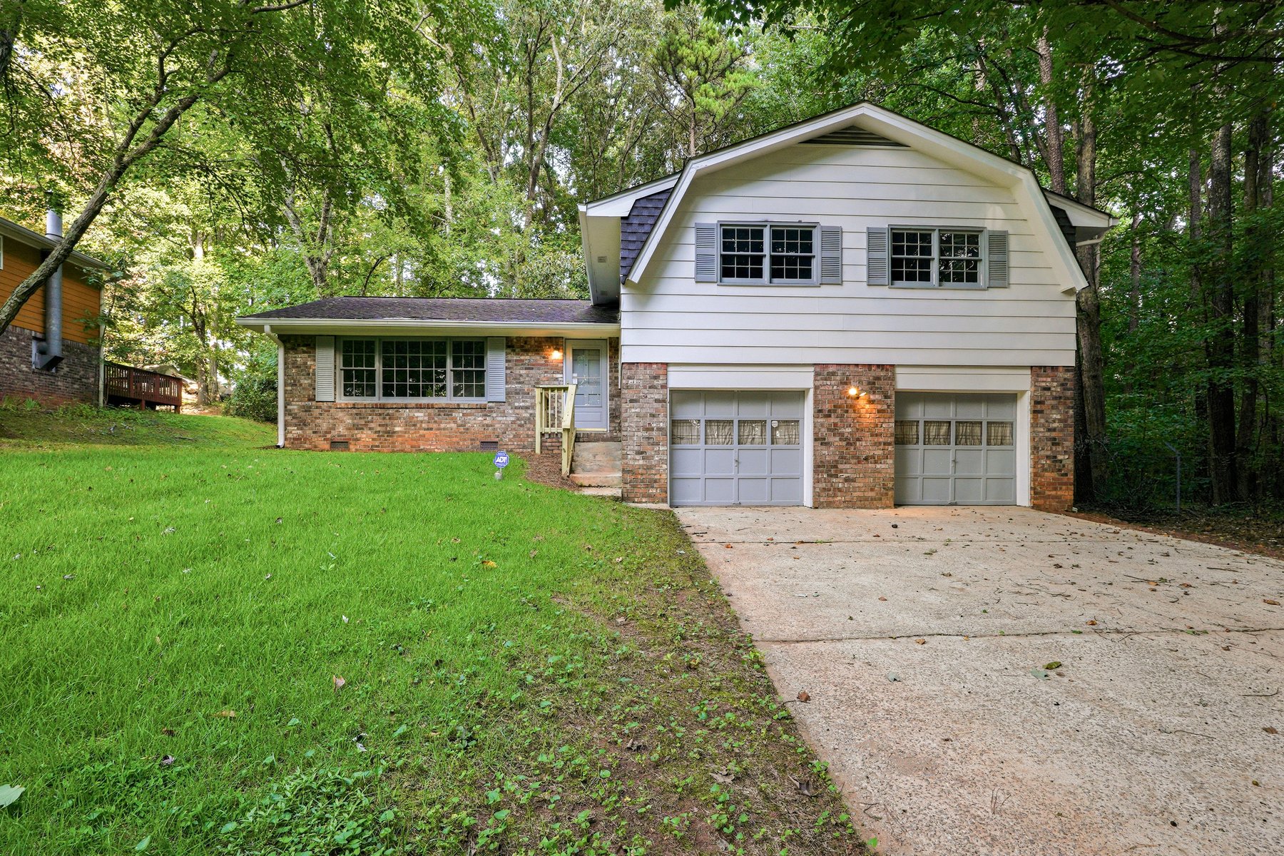 Photo 1 of 7052 Lodgepole Dr