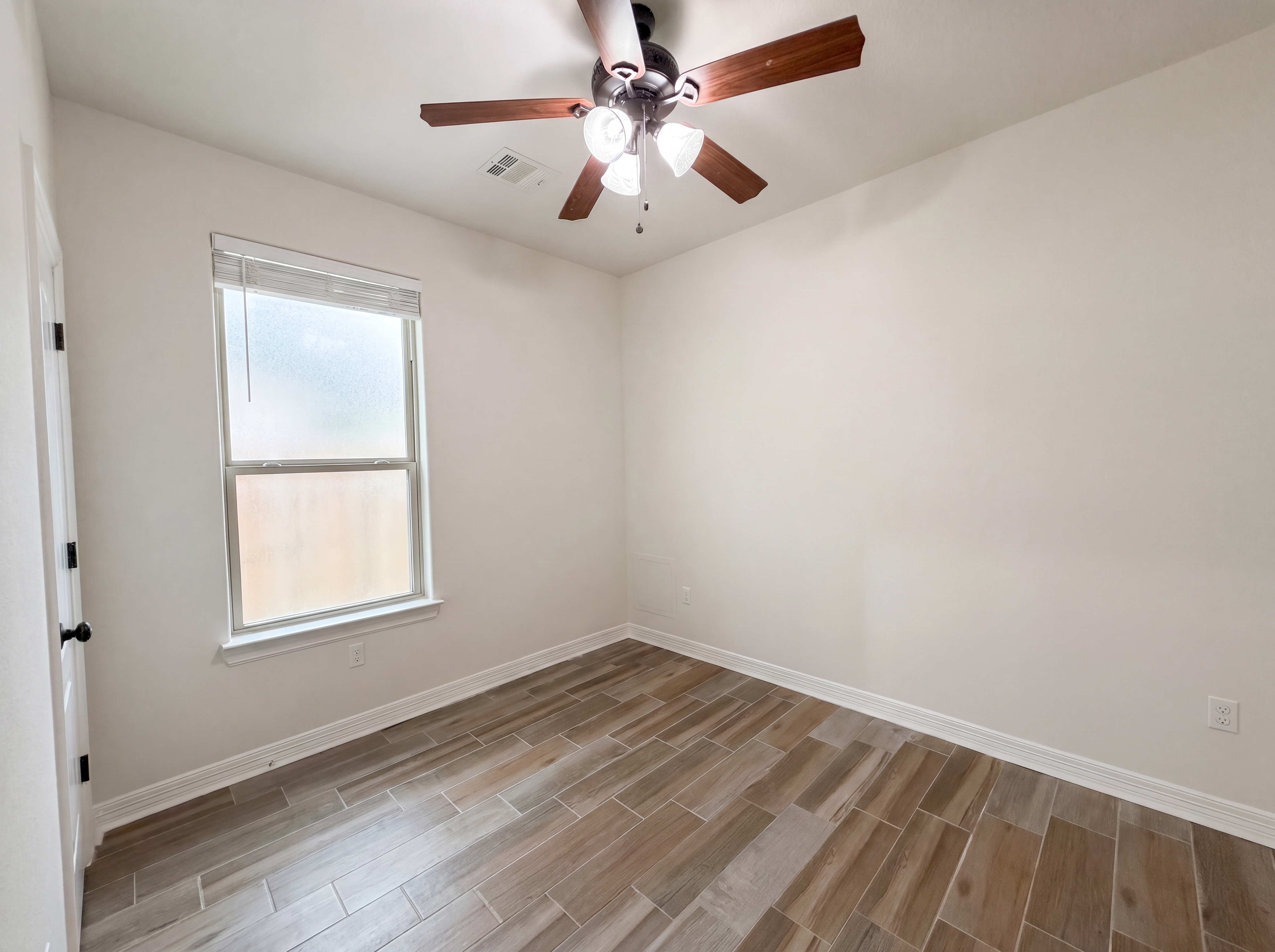 Photo 12 of 19 of 4516 White Rock St, Houston, TX