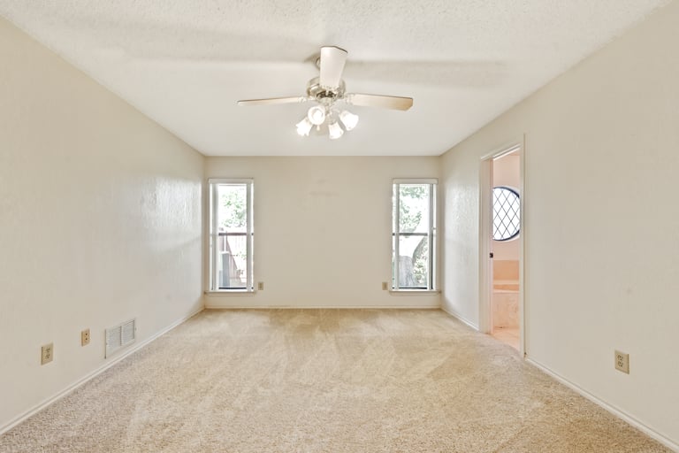 Photo 15 of 31 - 702 Meadowglen Cir, Coppell, TX 75019