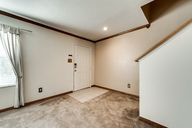 Photo 12 of 27 - 1401 Waterford Dr, Little Elm, TX 75068