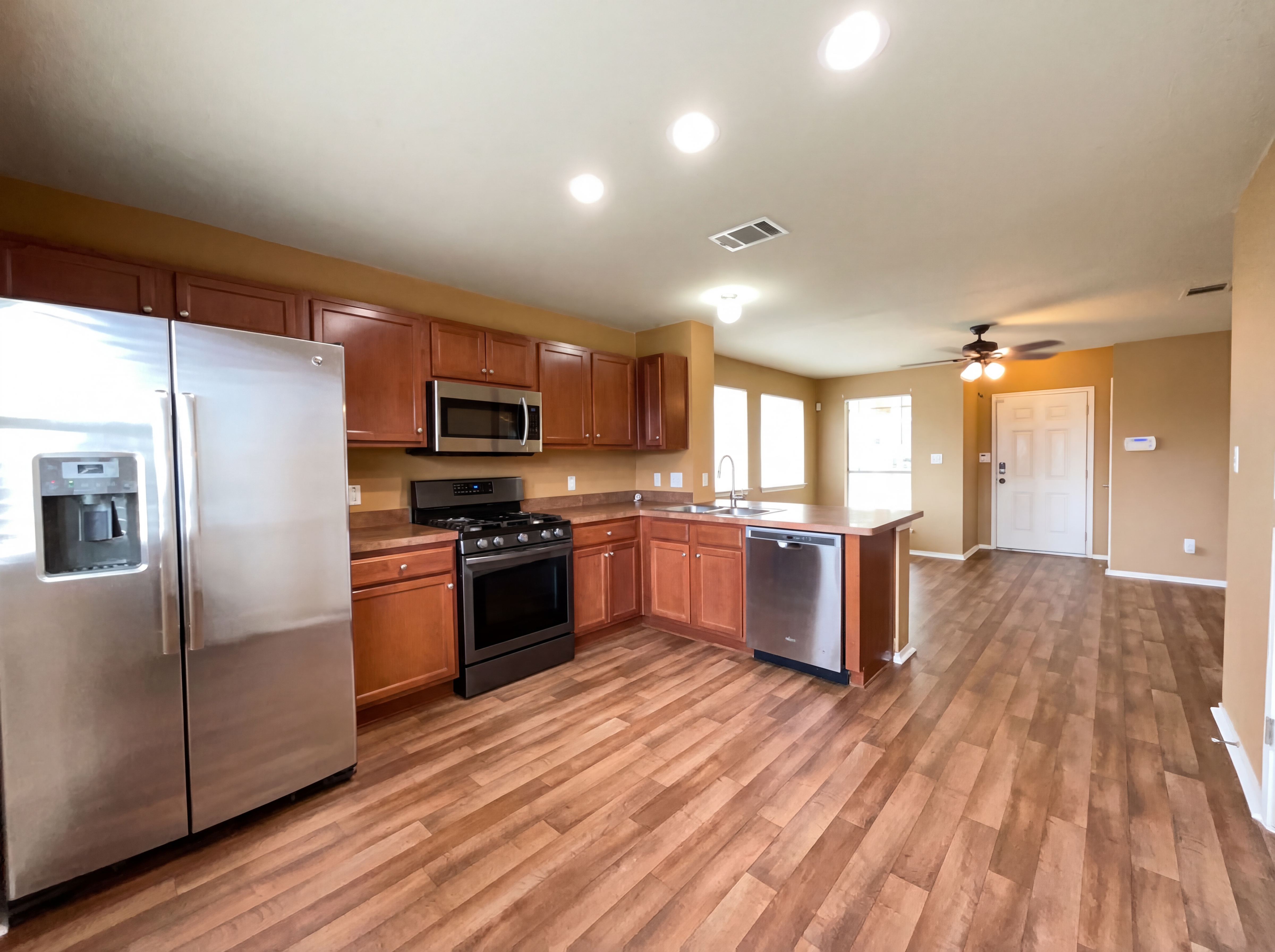 Photo 10 of 34 of 15102 Imes Ln, Austin, TX