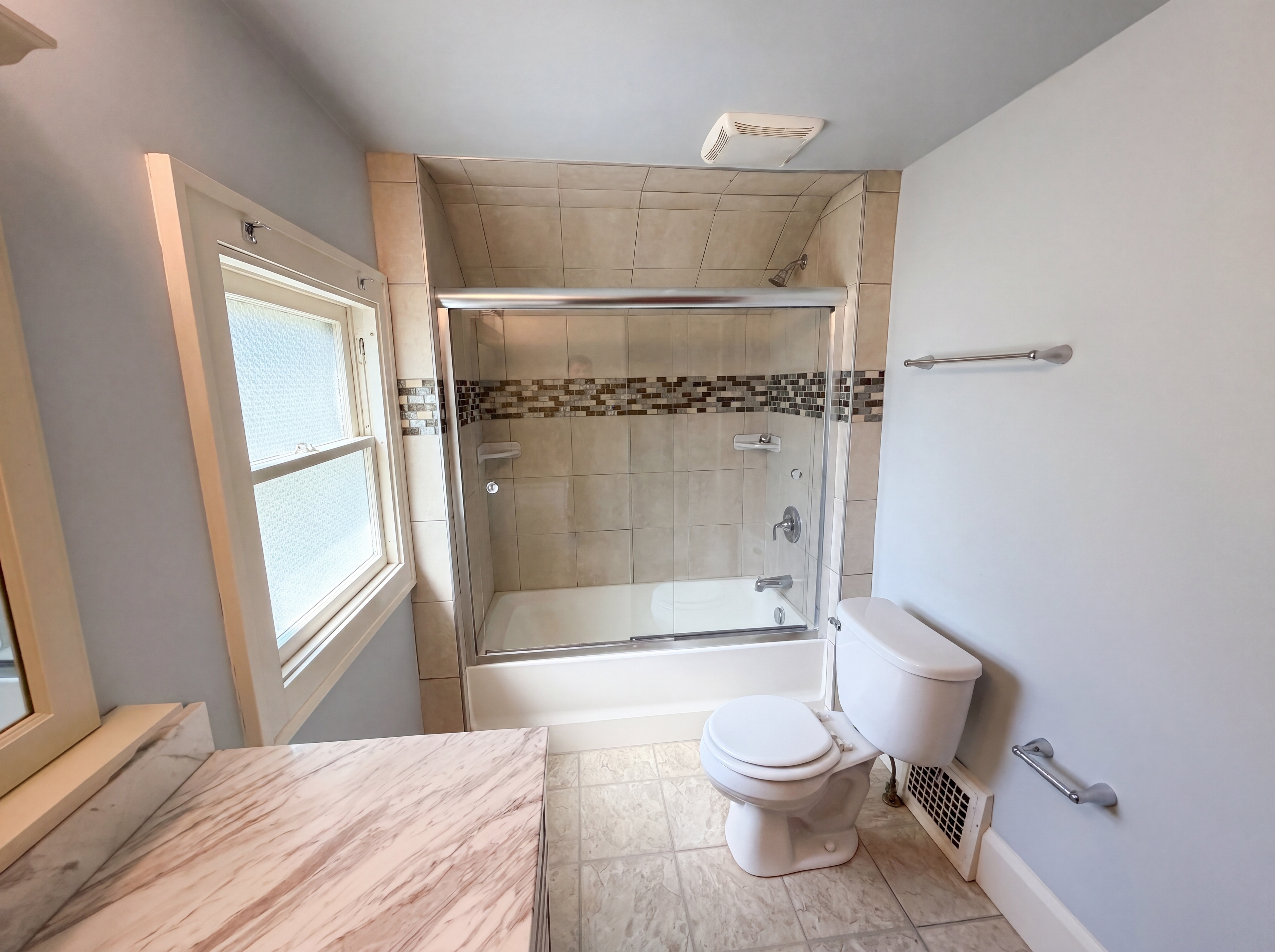 Photo 6 of 23 of 384 Mildred St, Painesville, OH